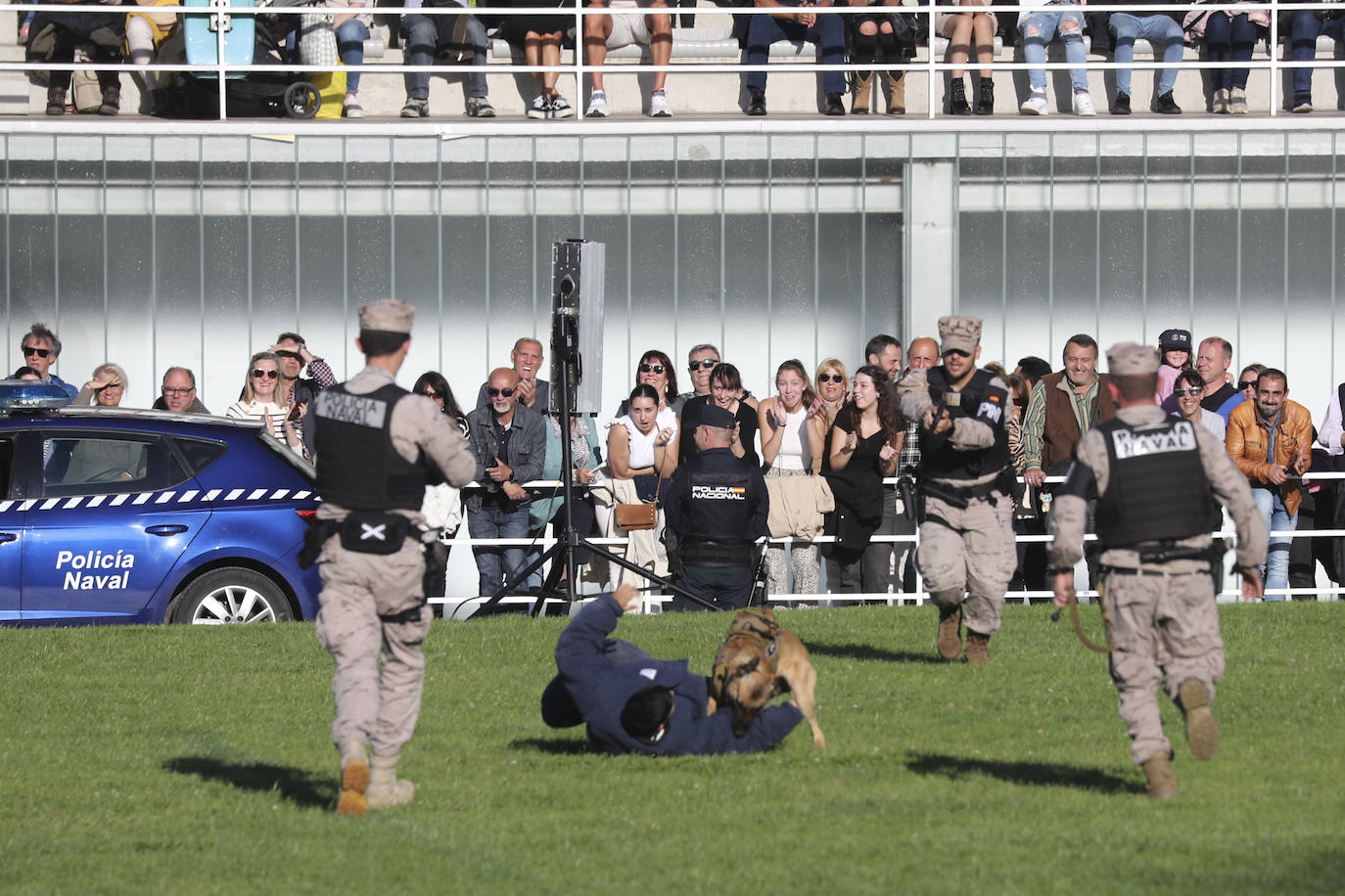 Las Mestas, escenario militar en Gijón