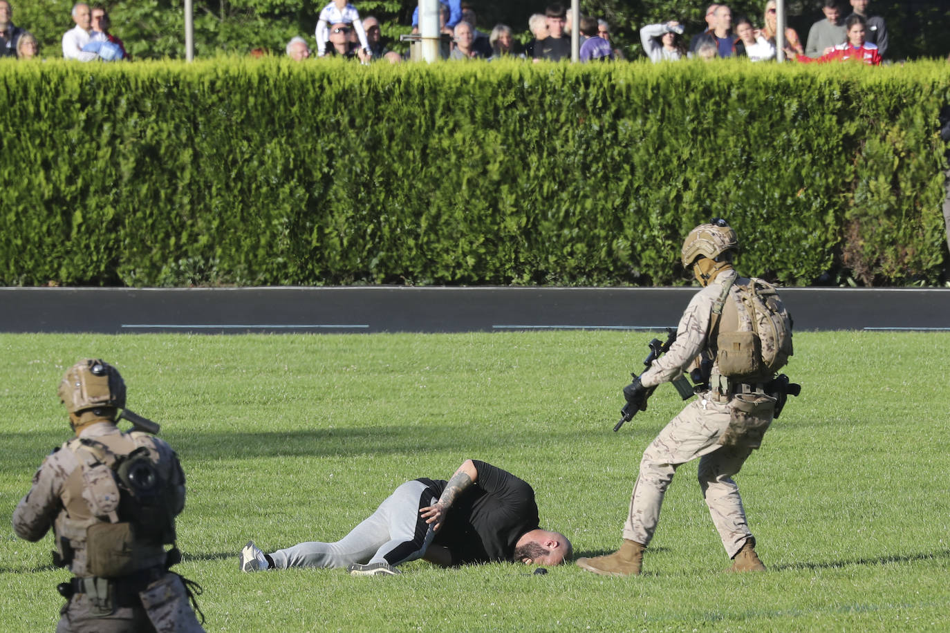 Las Mestas, escenario militar en Gijón