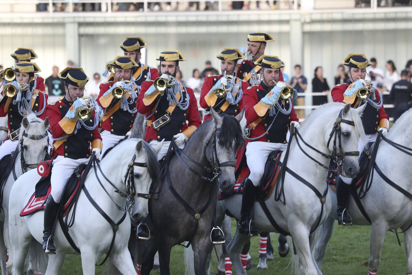 Las Mestas, escenario militar en Gijón