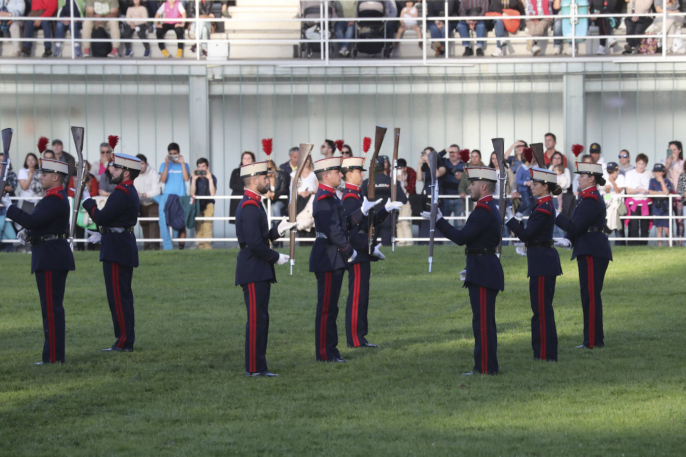 Las Mestas, escenario militar en Gijón