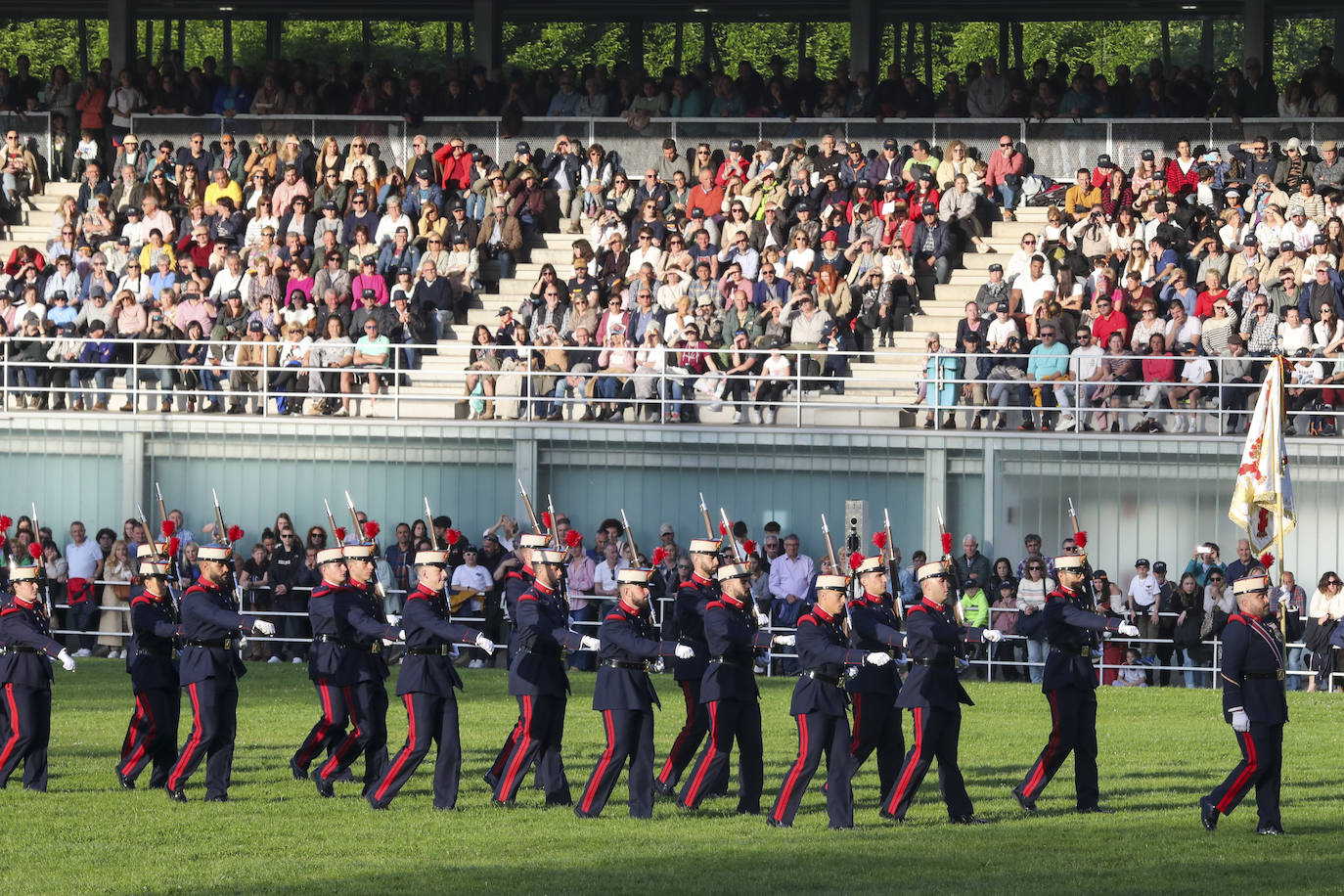 Las Mestas, escenario militar en Gijón