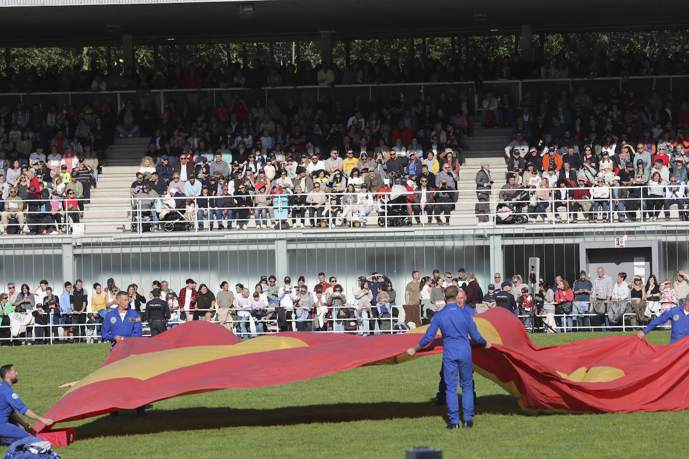 Las Mestas, escenario militar en Gijón