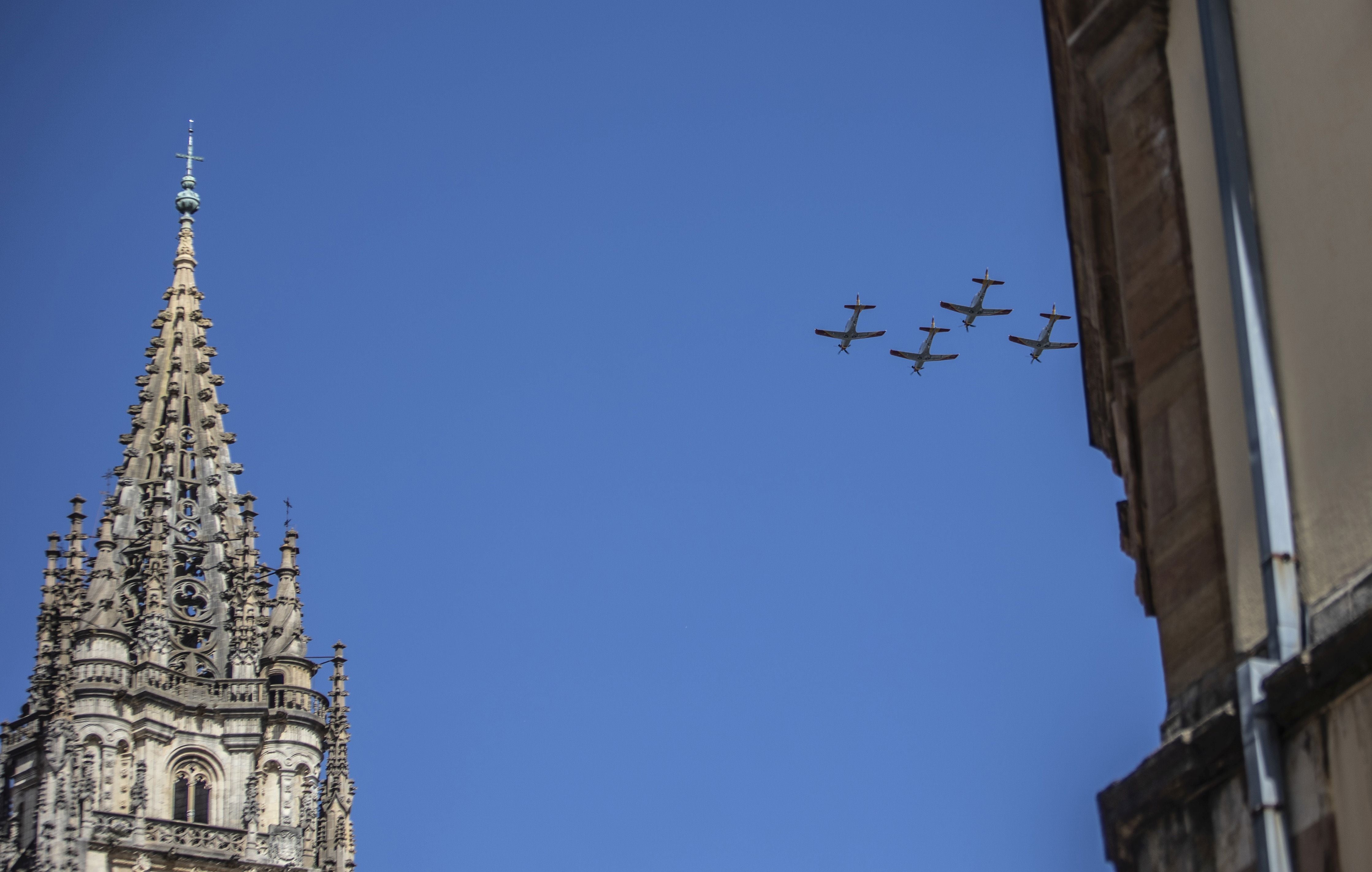 El desfile aéreo en Oviedo