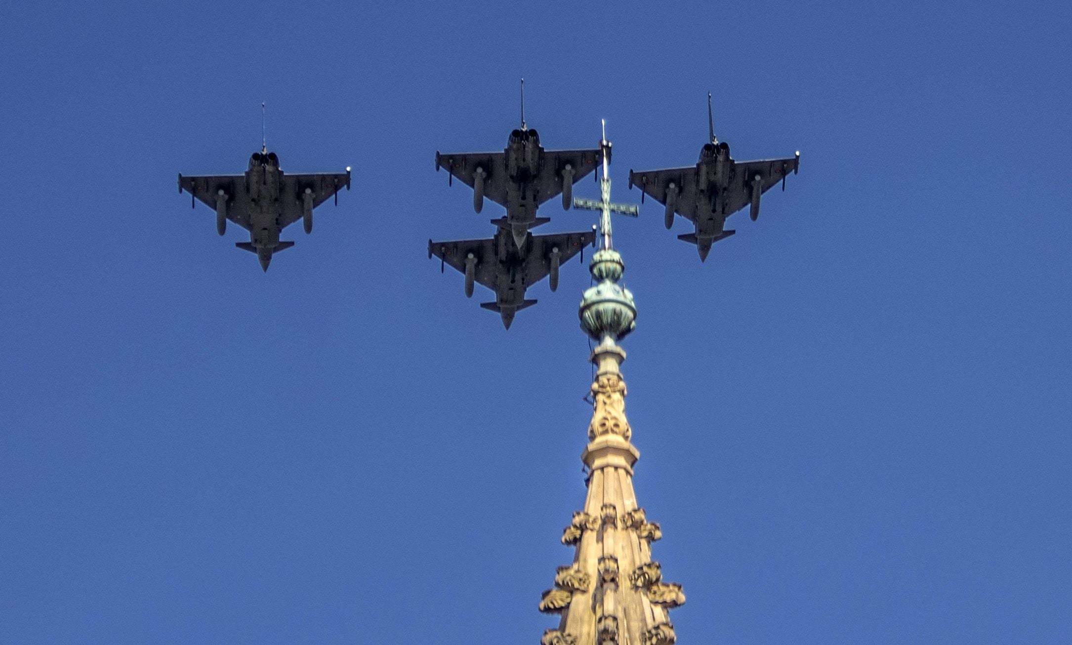 El desfile aéreo en Oviedo