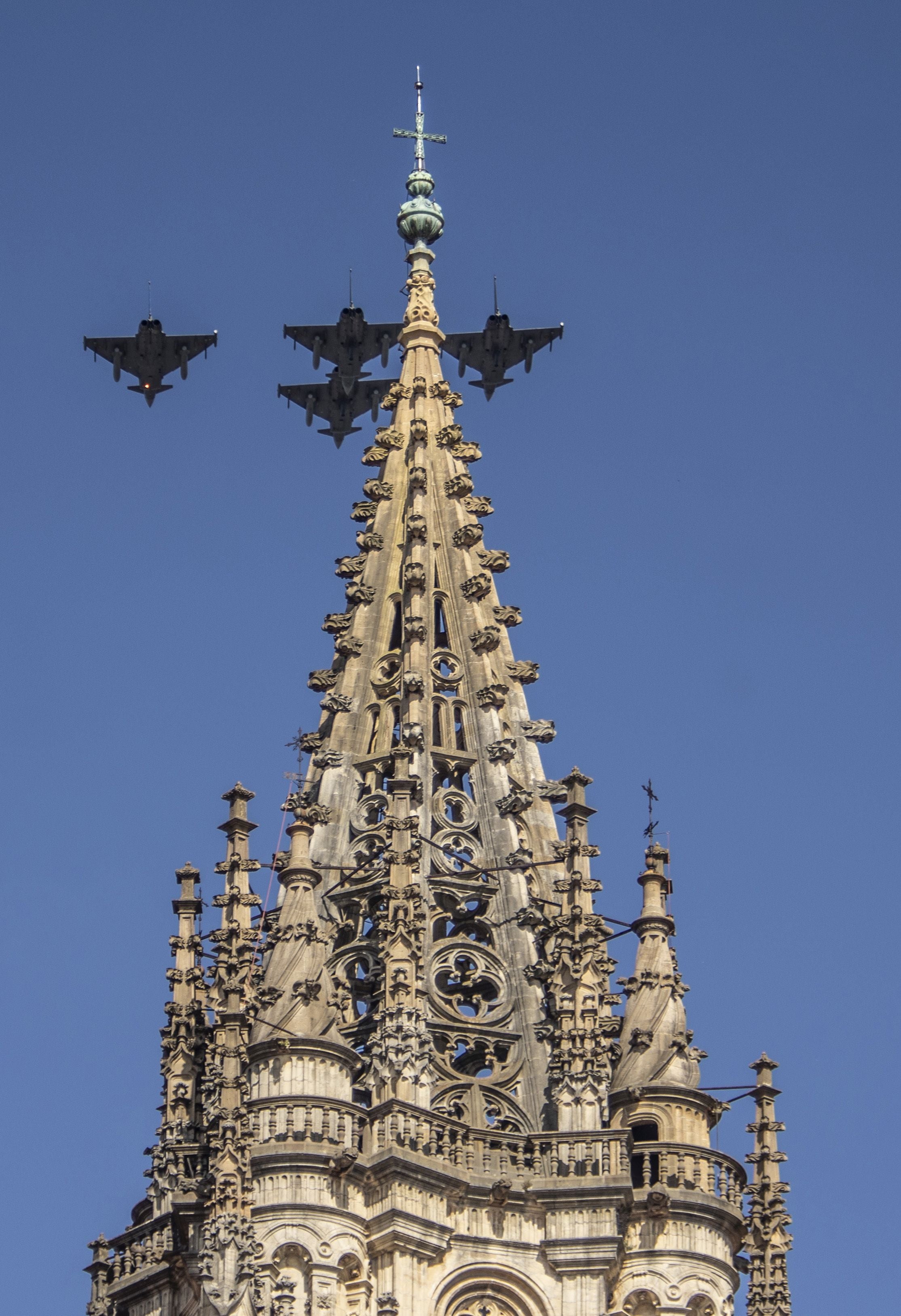 El desfile aéreo en Oviedo