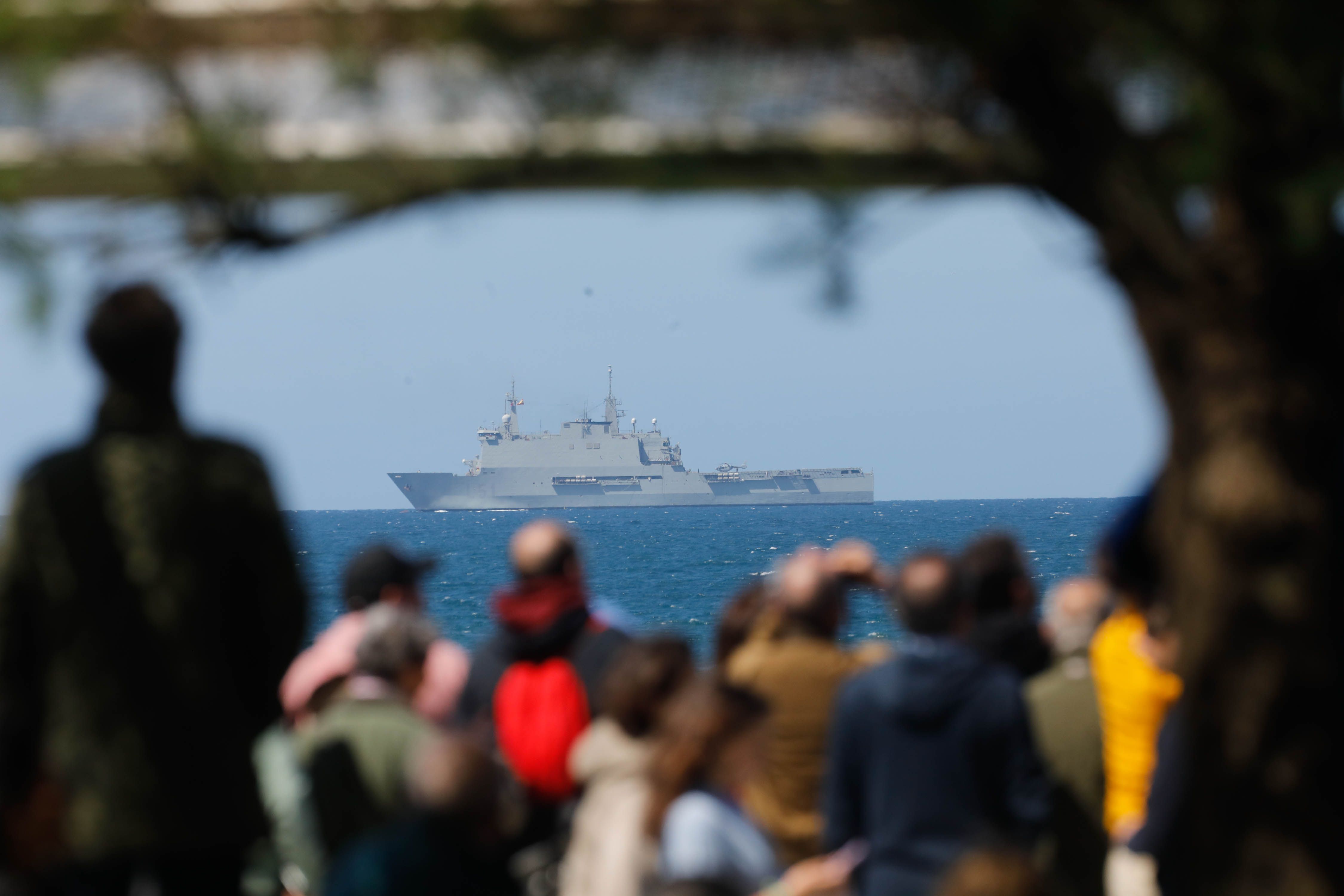 Acrobacias aéreas y desembarco militar: las impresionantes fotos de las Fuerzas Armadas en Gijón