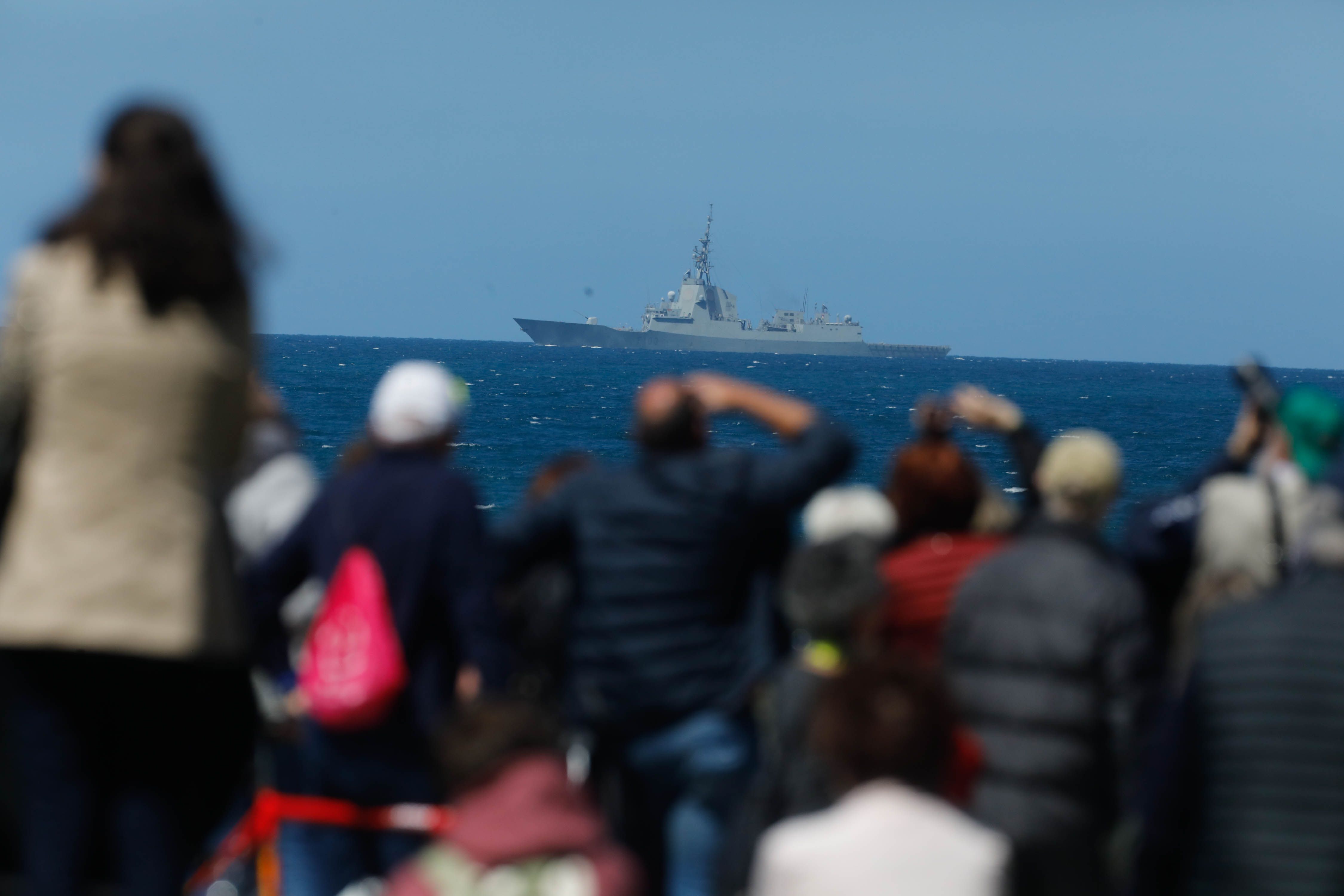 Acrobacias aéreas y desembarco militar: las impresionantes fotos de las Fuerzas Armadas en Gijón