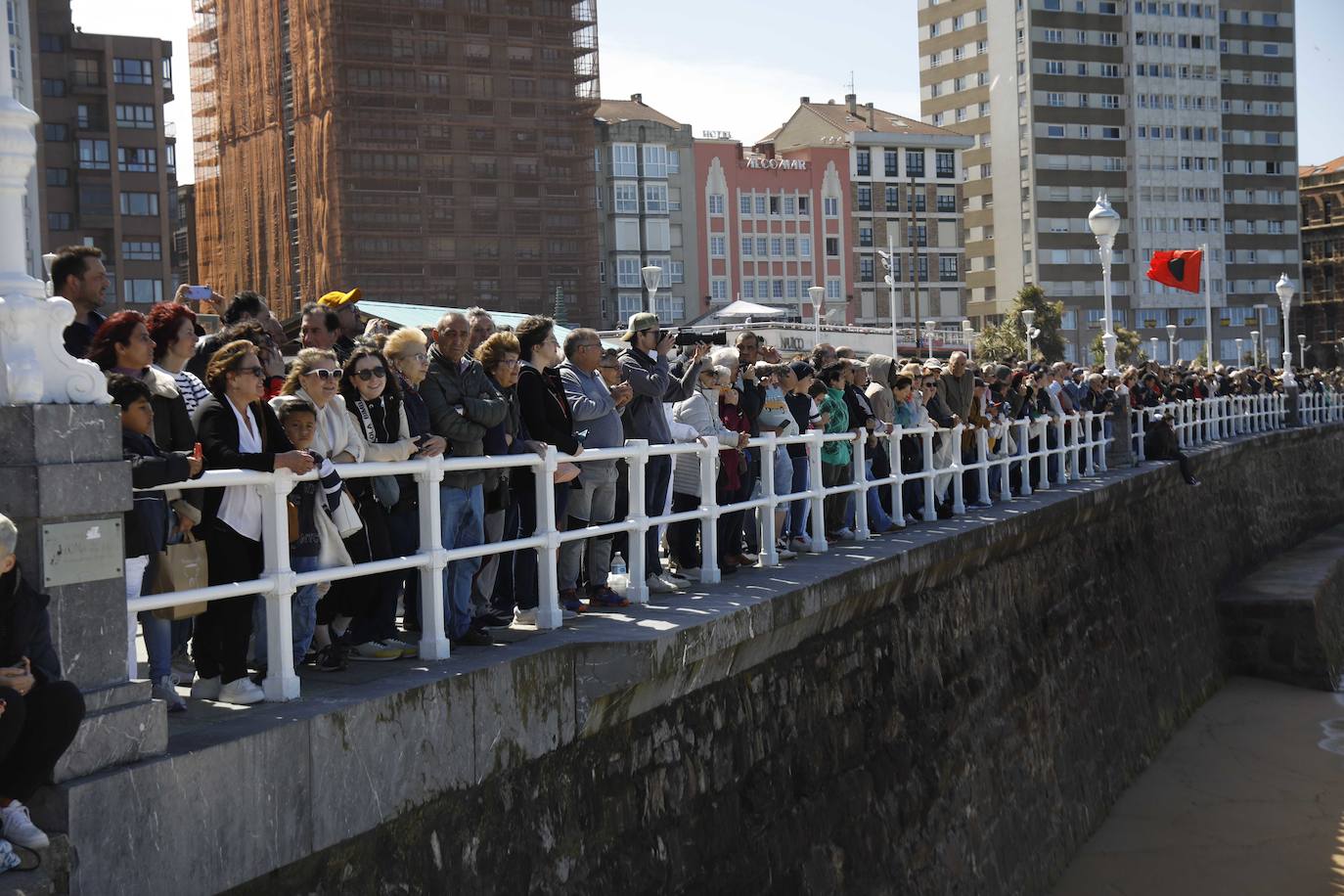 ¿Estuviste en el acto central de las Fuerzas Armadas en Gijón? ¡Búscate!