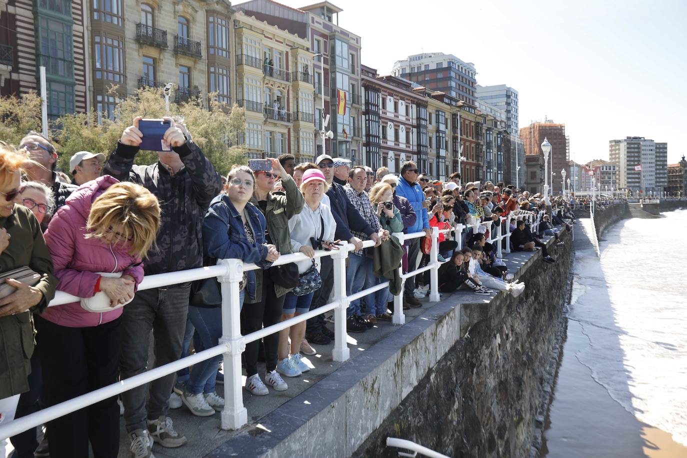 ¿Estuviste en el acto central de las Fuerzas Armadas en Gijón? ¡Búscate!