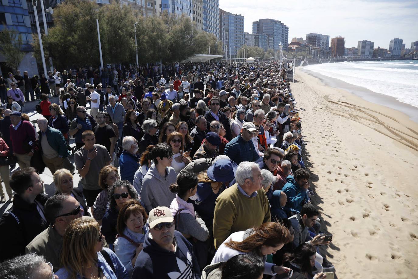 ¿Estuviste en el acto central de las Fuerzas Armadas en Gijón? ¡Búscate!