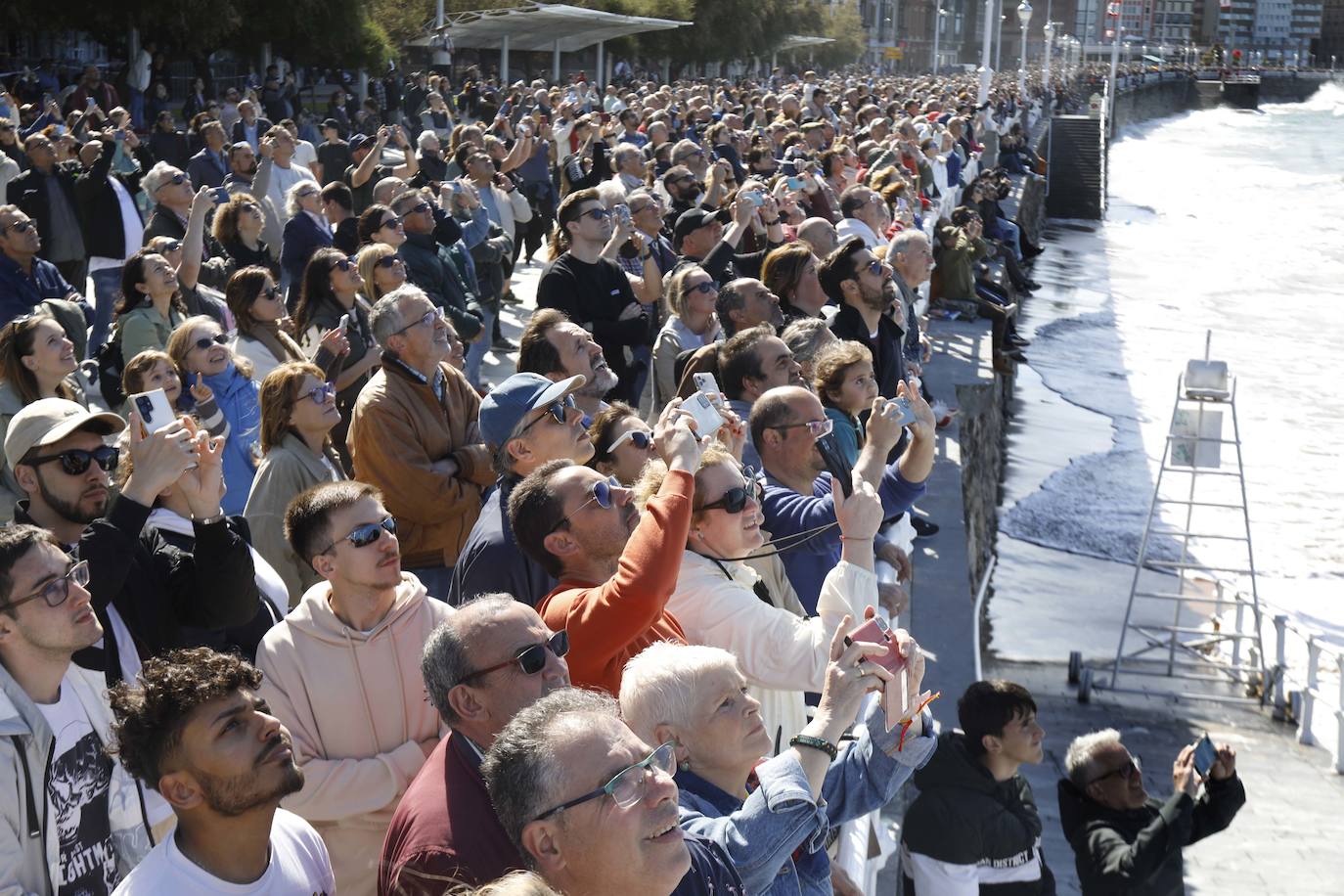 ¿Estuviste en el acto central de las Fuerzas Armadas en Gijón? ¡Búscate!