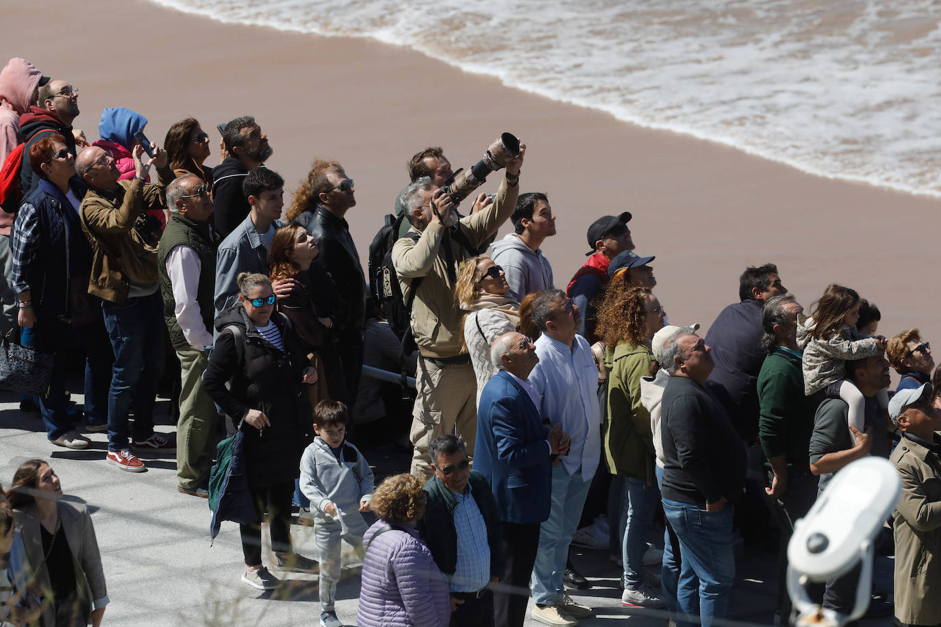 ¿Estuviste en el acto central de las Fuerzas Armadas en Gijón? ¡Búscate!