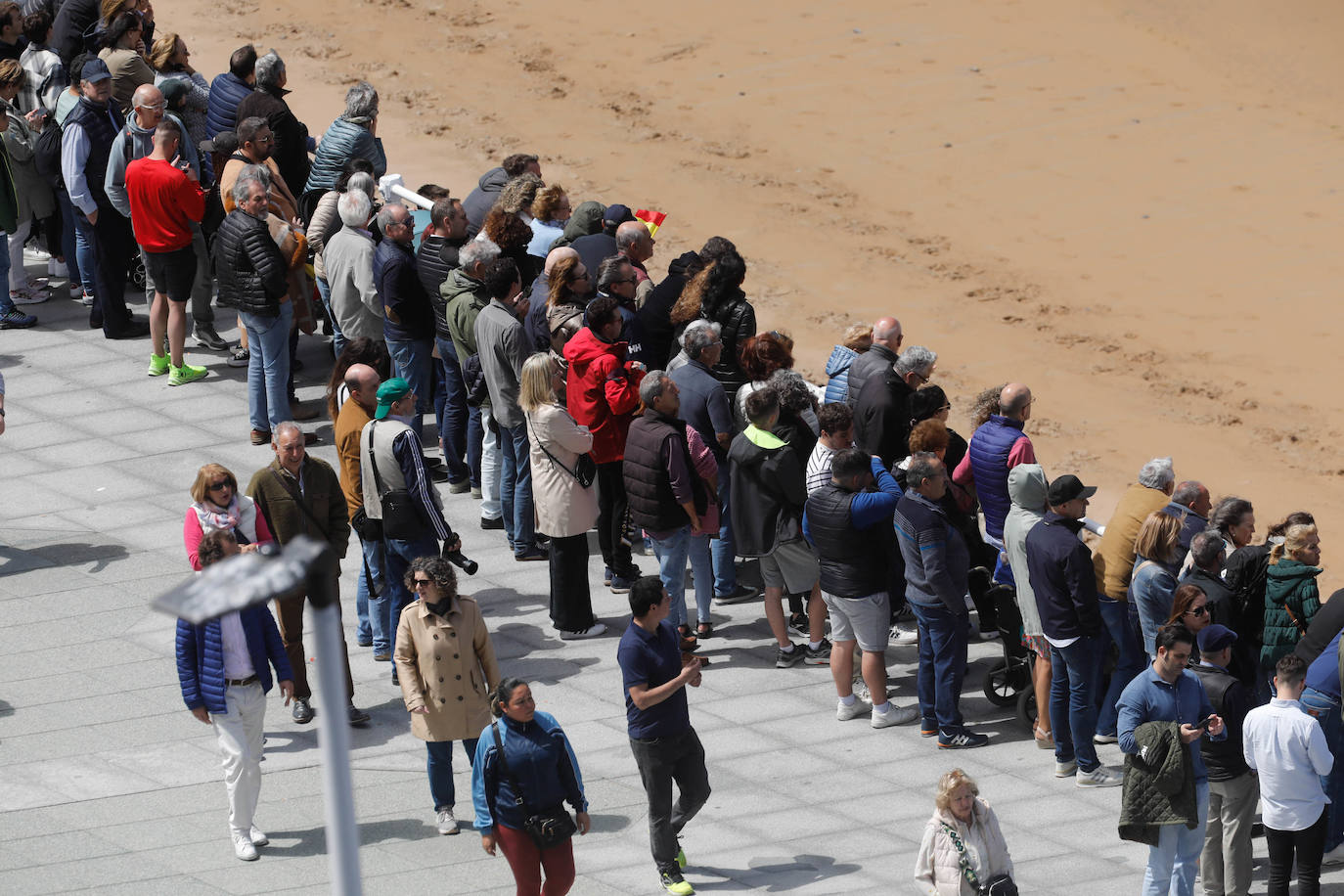 ¿Estuviste en el acto central de las Fuerzas Armadas en Gijón? ¡Búscate!