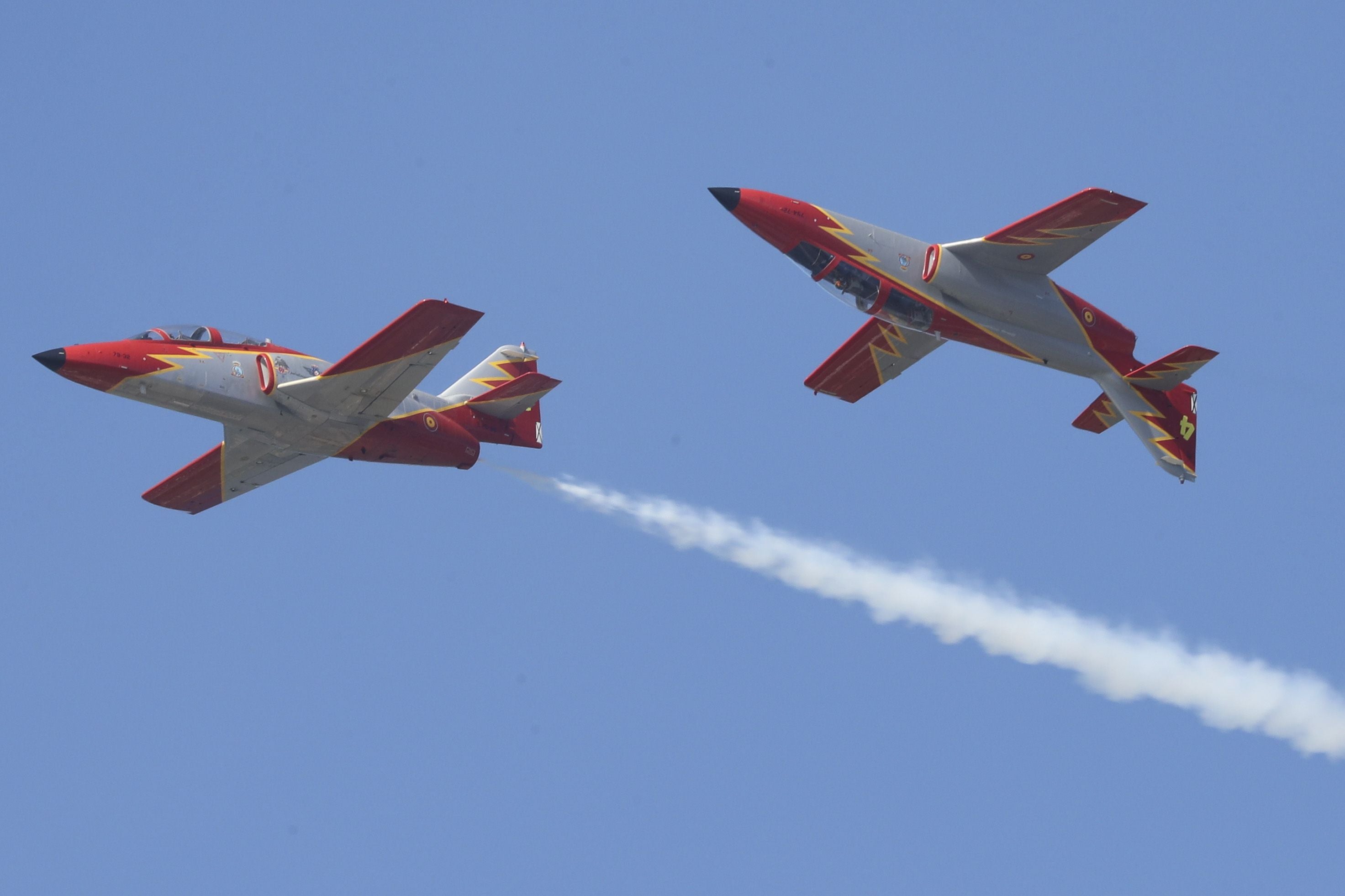 Espectáculo militar en Gijón por tierra, mar y aire con el Rey como invitado de honor