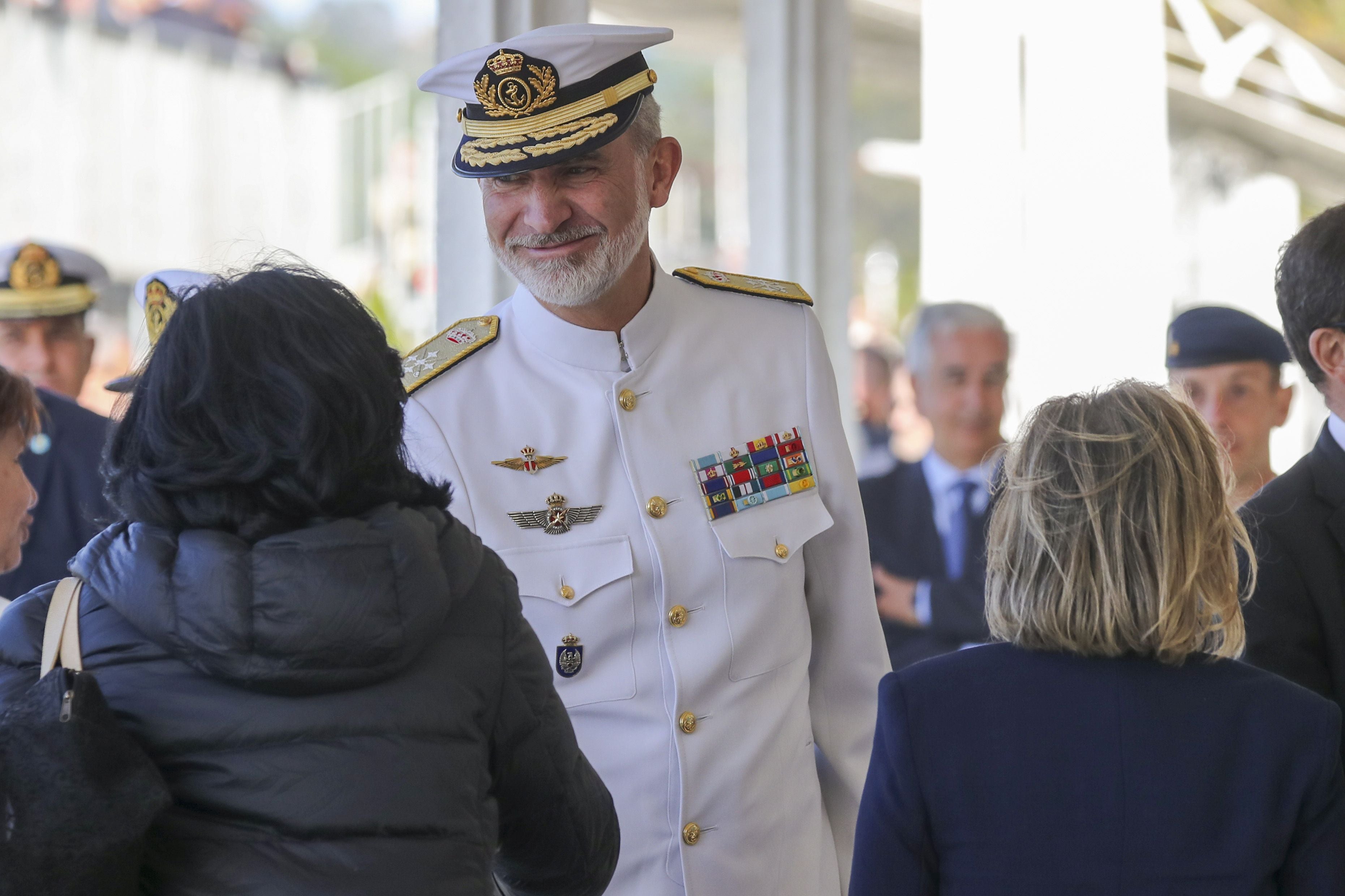 Espectáculo militar en Gijón por tierra, mar y aire con el Rey como invitado de honor