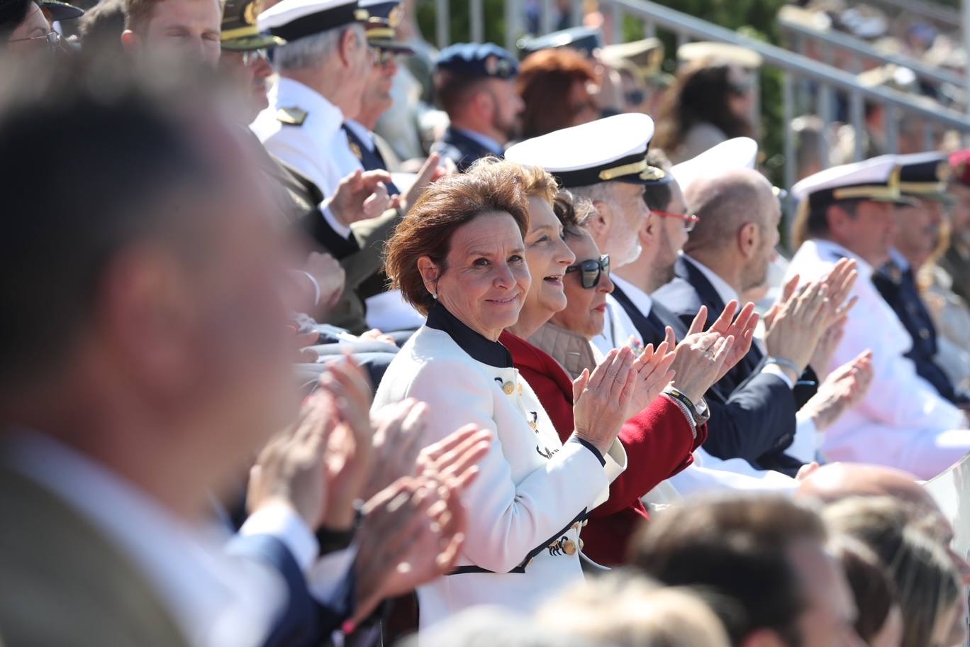 El Rey Felipe VI pasa revista a las tropas en Gijón: todas las fotos de un día histórico