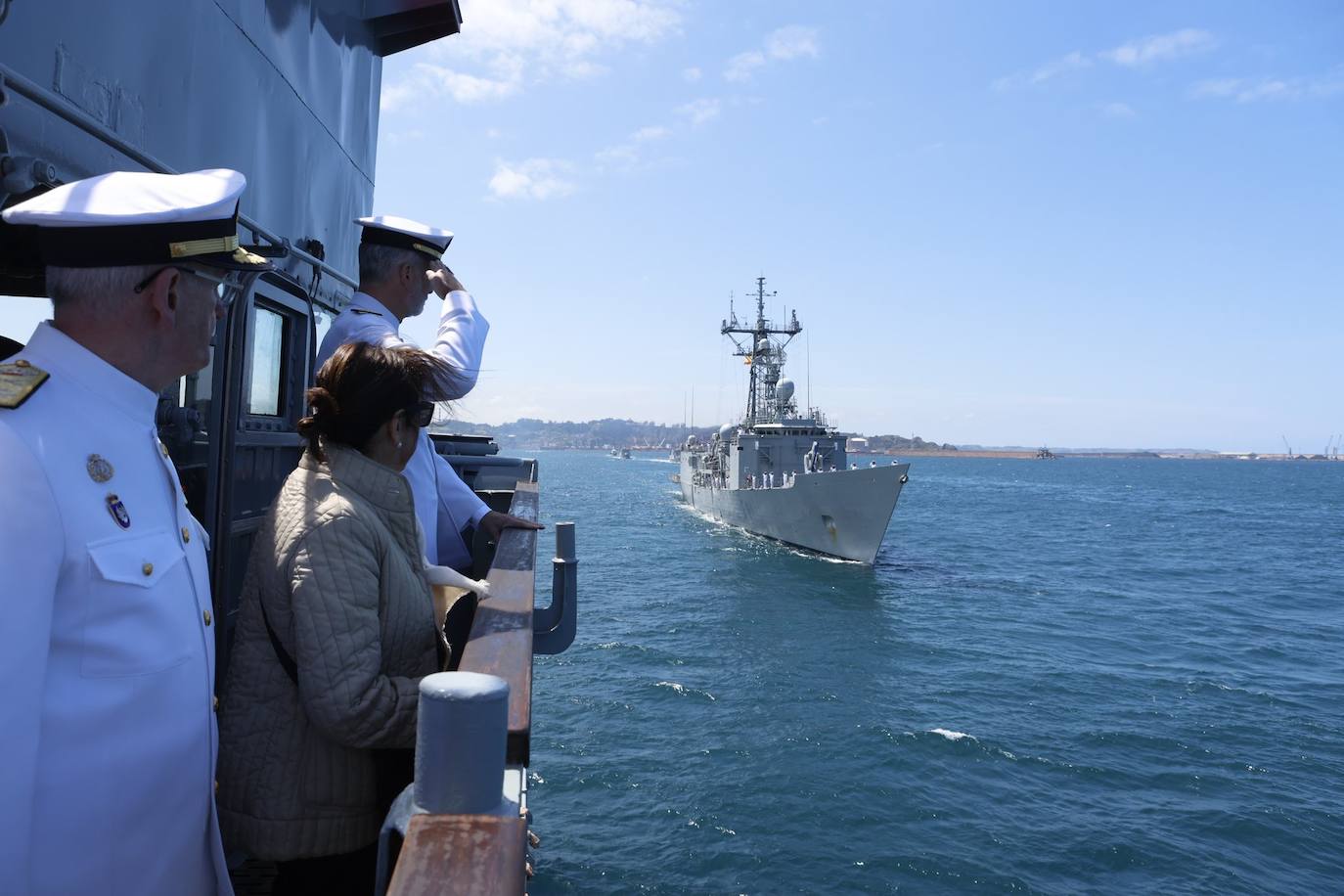 El Rey Felipe VI pasa revista a las tropas en Gijón: todas las fotos de un día histórico