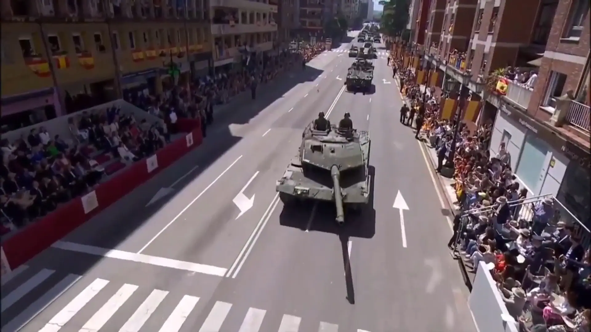 Revive el desfile de las Fuerzas Armadas en Oviedo con las mejores