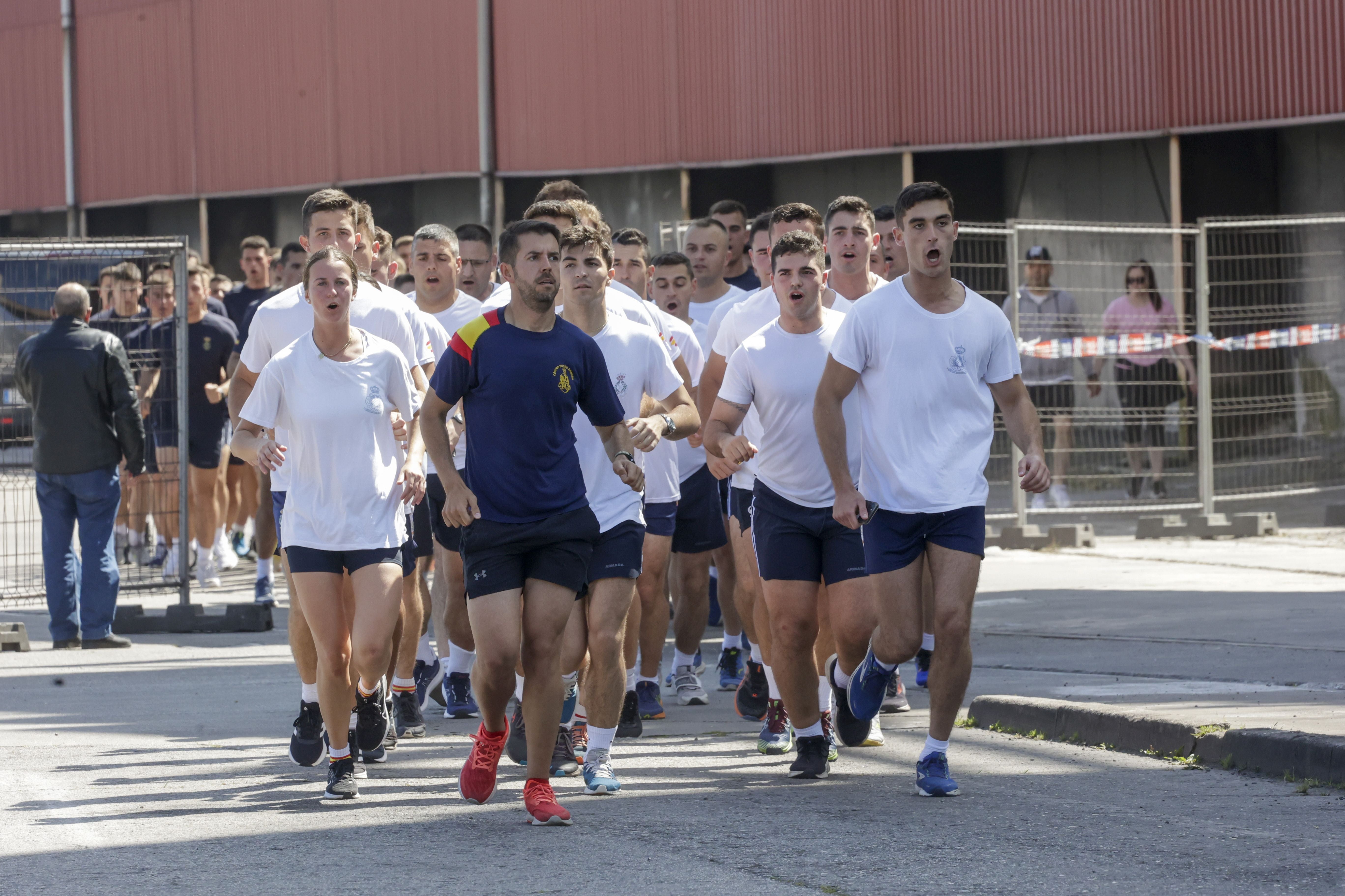 Nadie se quiere perder los buques de la Armada en Gijón