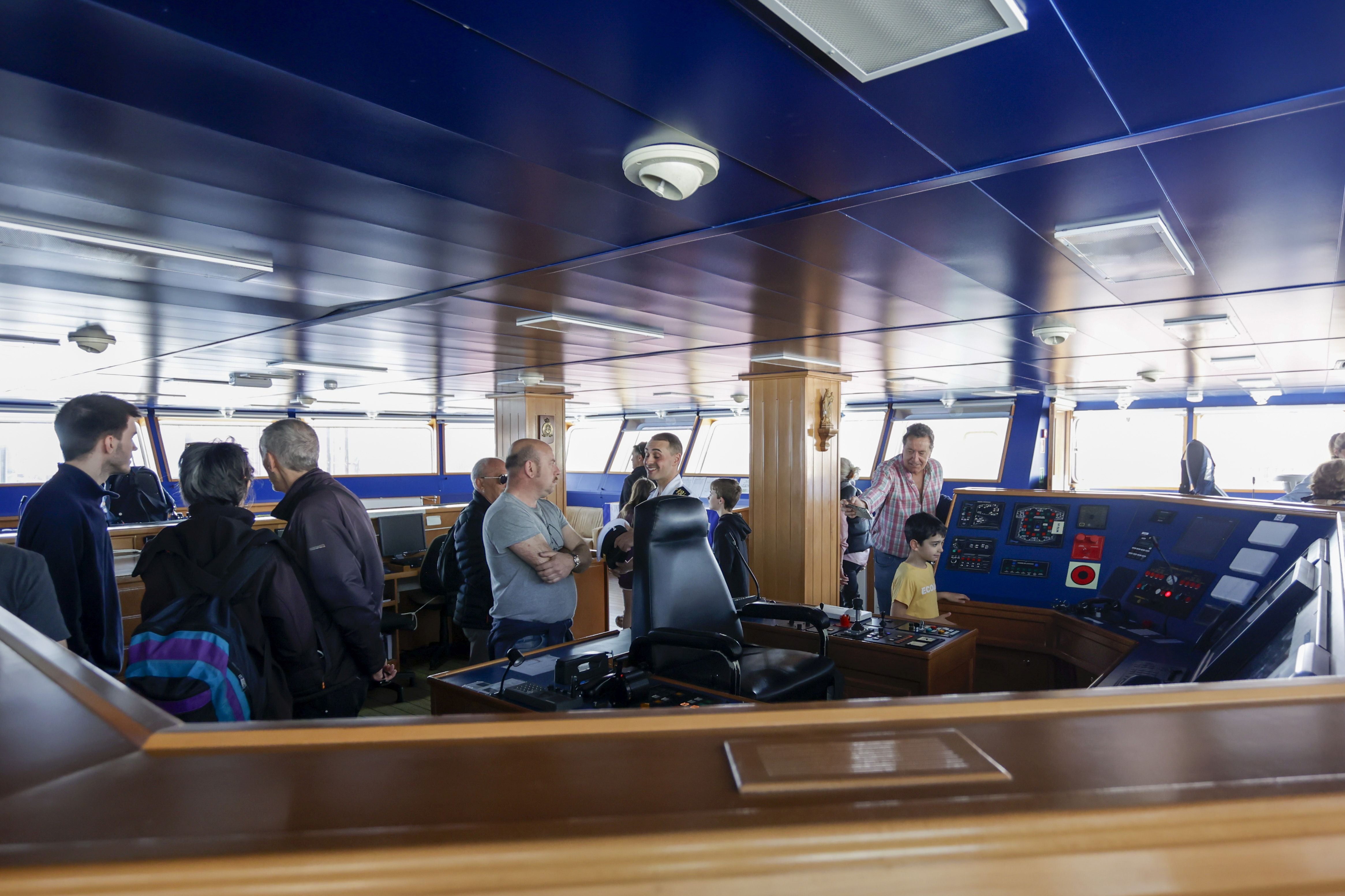 Nadie se quiere perder los buques de la Armada en Gijón