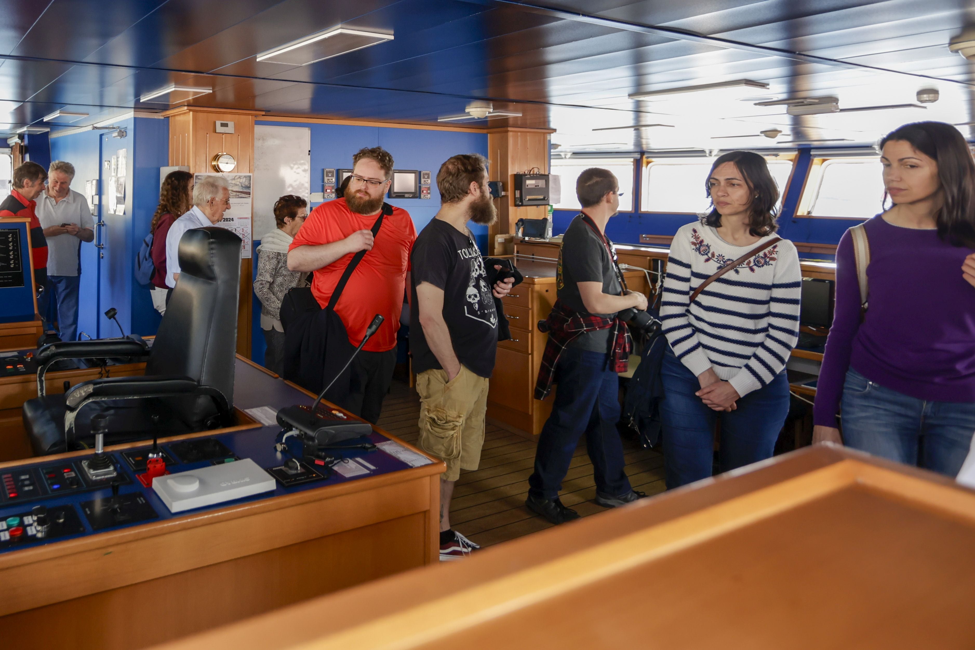 Nadie se quiere perder los buques de la Armada en Gijón