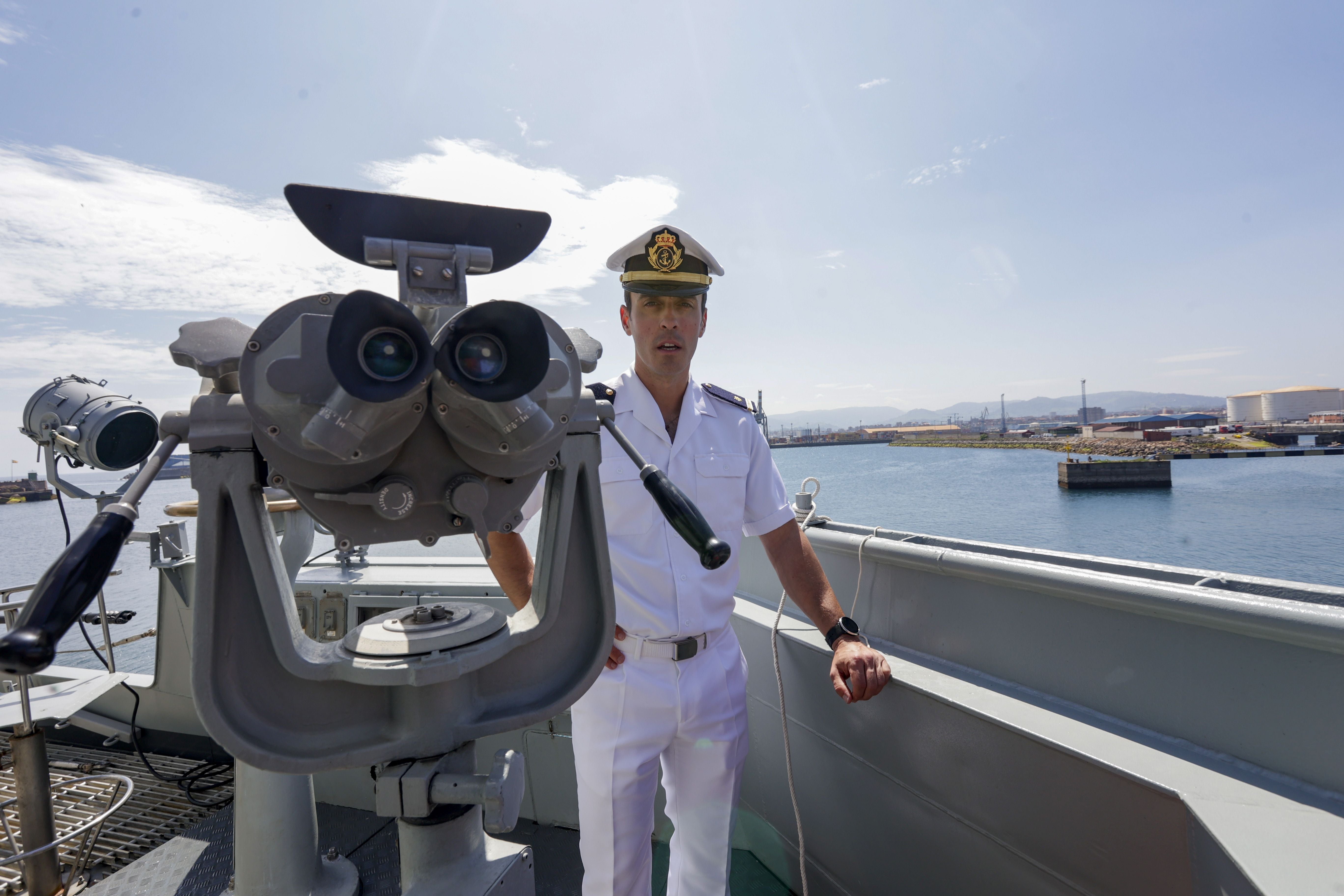 Nadie se quiere perder los buques de la Armada en Gijón