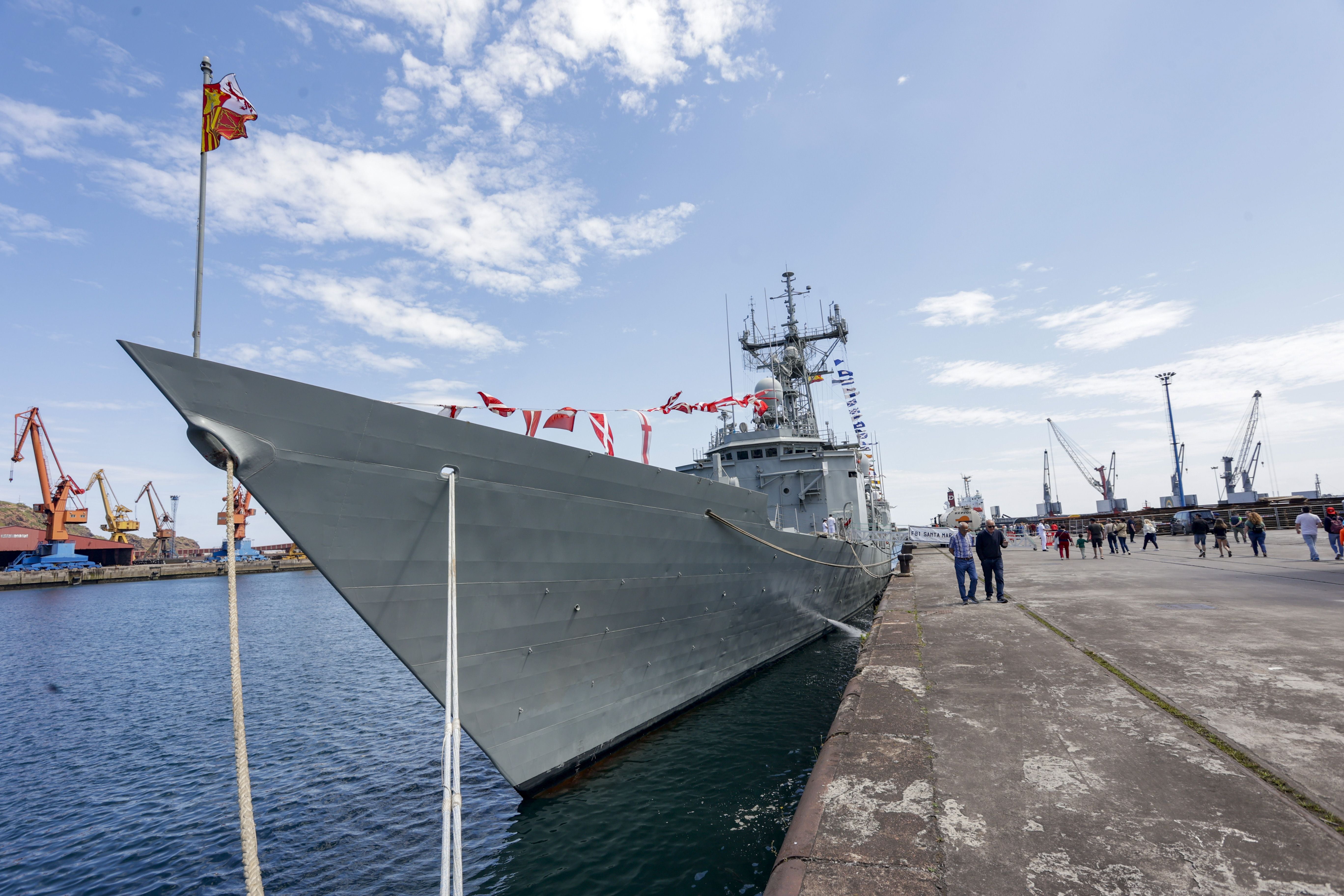 Nadie se quiere perder los buques de la Armada en Gijón