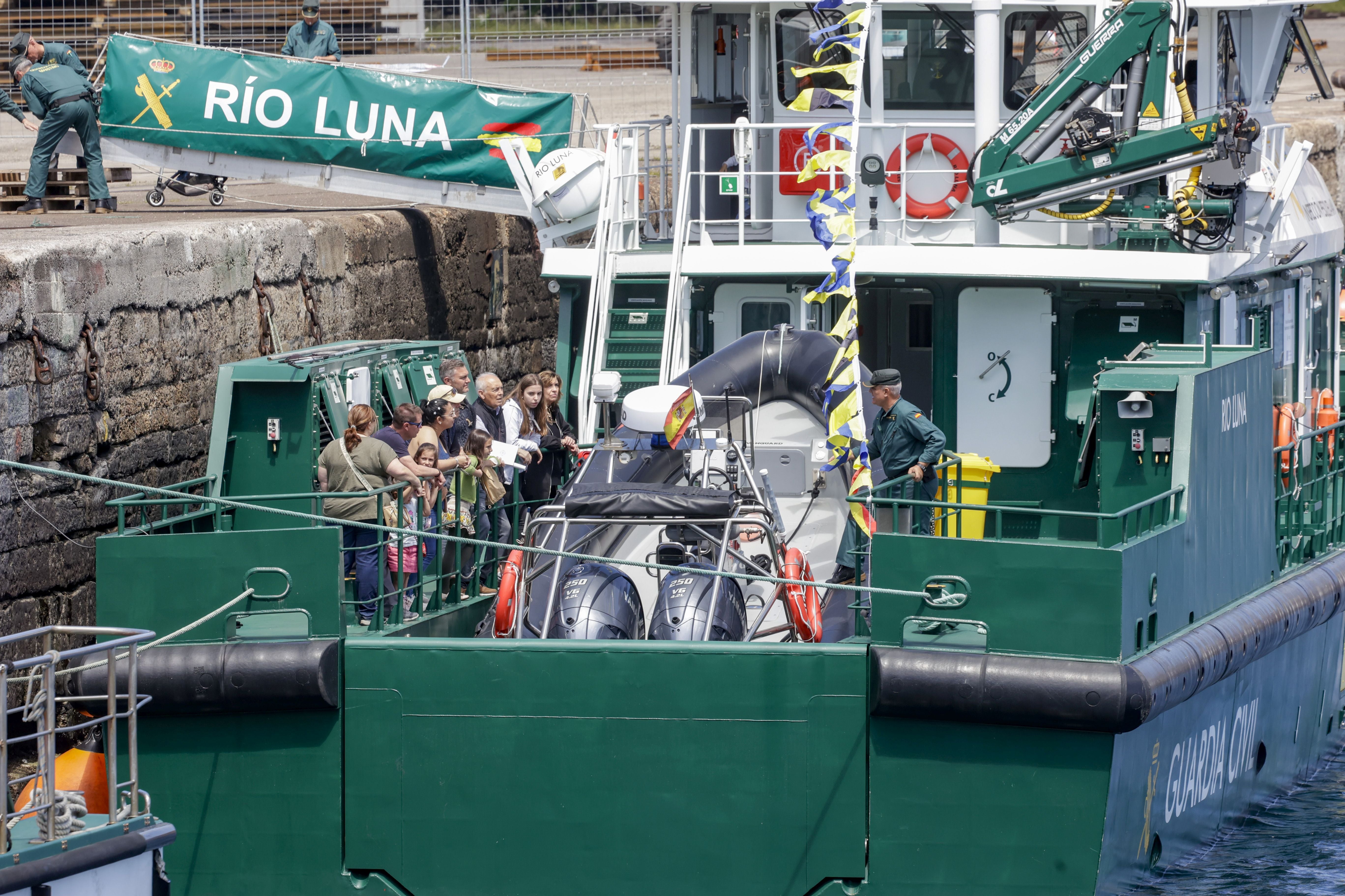 Nadie se quiere perder los buques de la Armada en Gijón