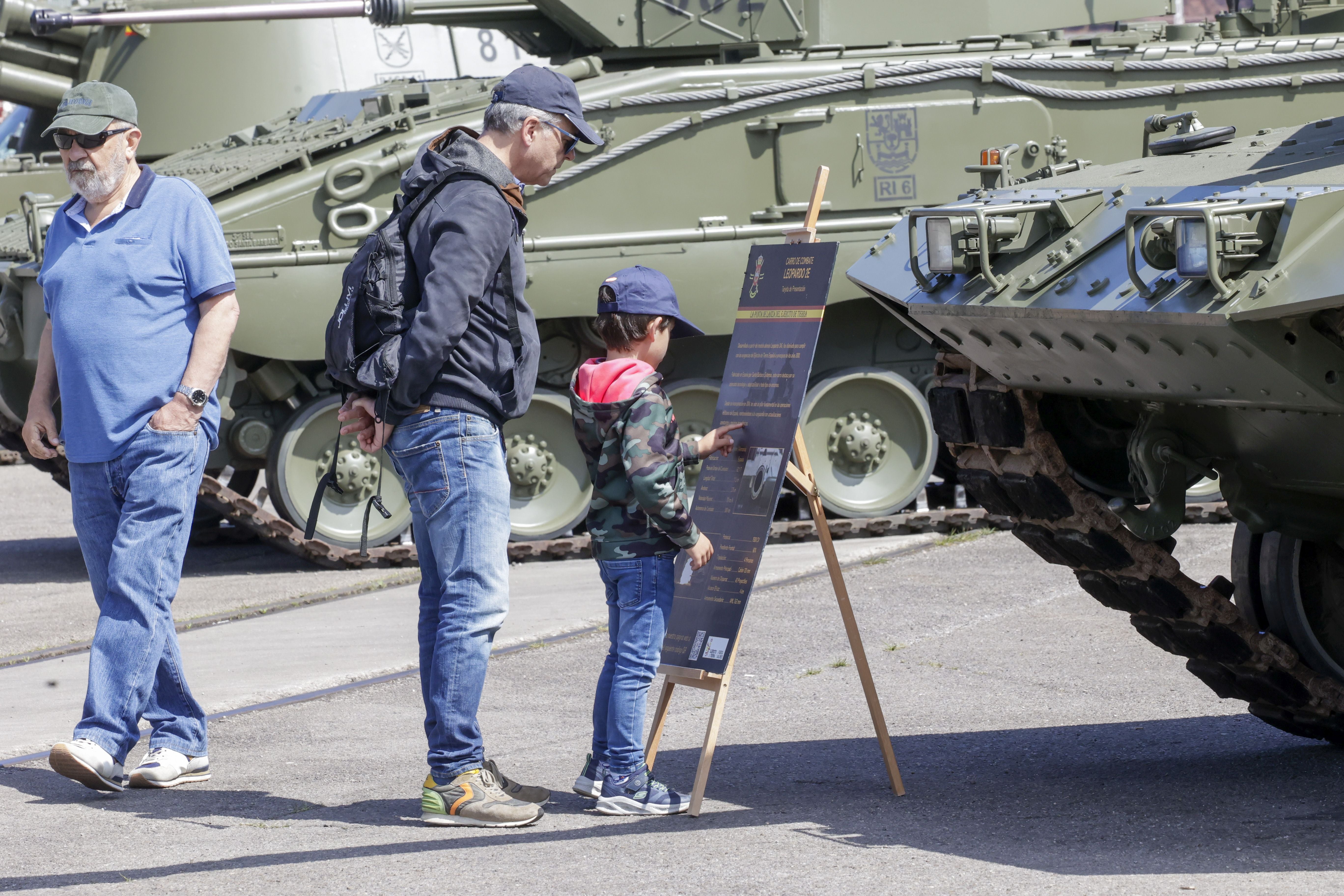 Nadie se quiere perder los buques de la Armada en Gijón