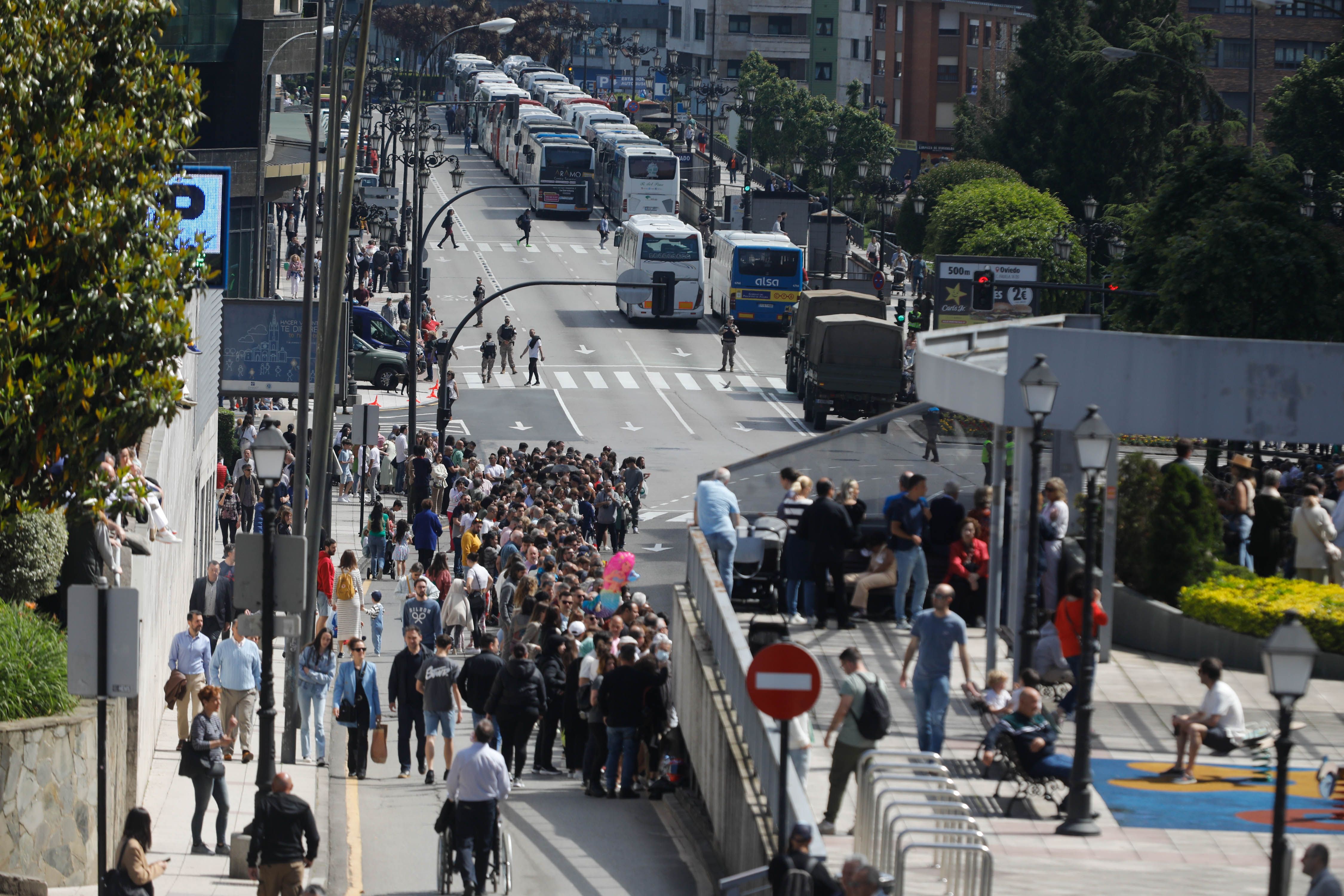 Si disfrutaste del desfile de las Fuerzas Armadas en Oviedo, búscate en nuestras fotos