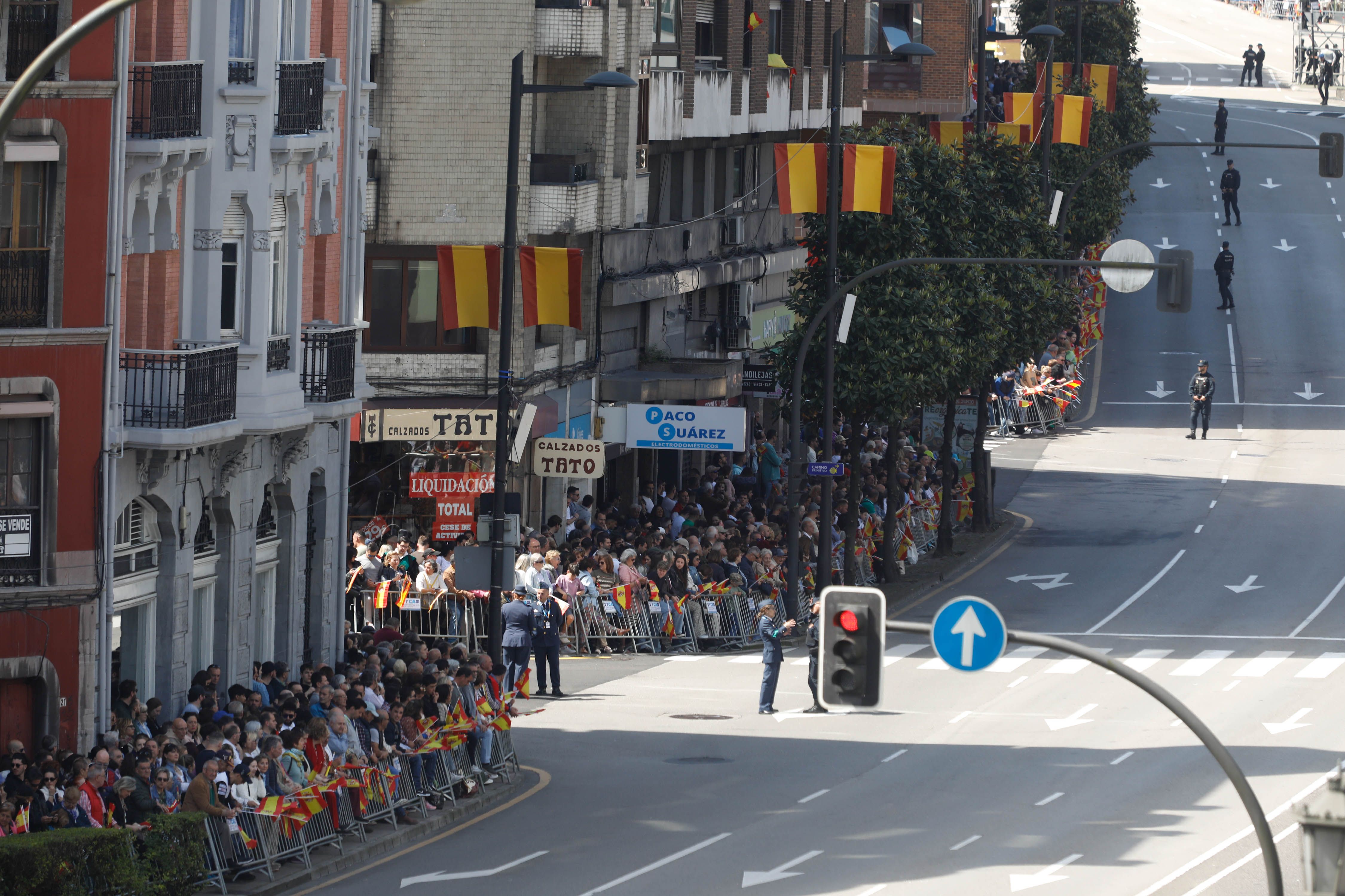 Si disfrutaste del desfile de las Fuerzas Armadas en Oviedo, búscate en nuestras fotos