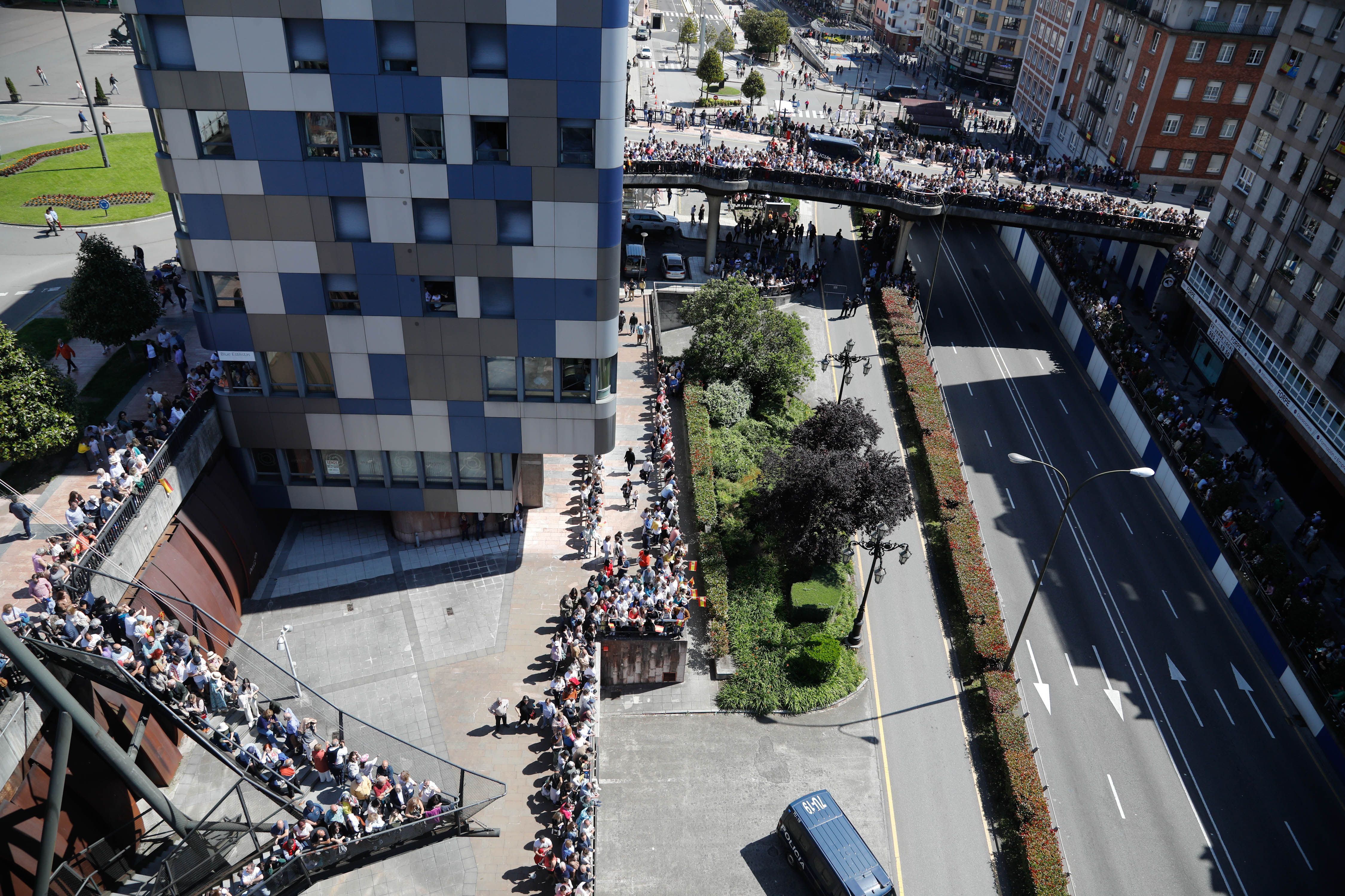 Si disfrutaste del desfile de las Fuerzas Armadas en Oviedo, búscate en nuestras fotos