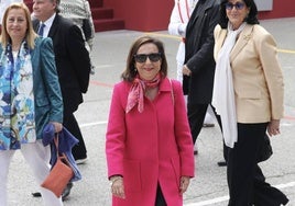 La ministra de Defensa, Margarita Robles, a su llegada al palco real para disfrutar del desfile militar celebrado en Oviedo por el Día de las Fuerzas Armadas, donde fue recida con abucheos.