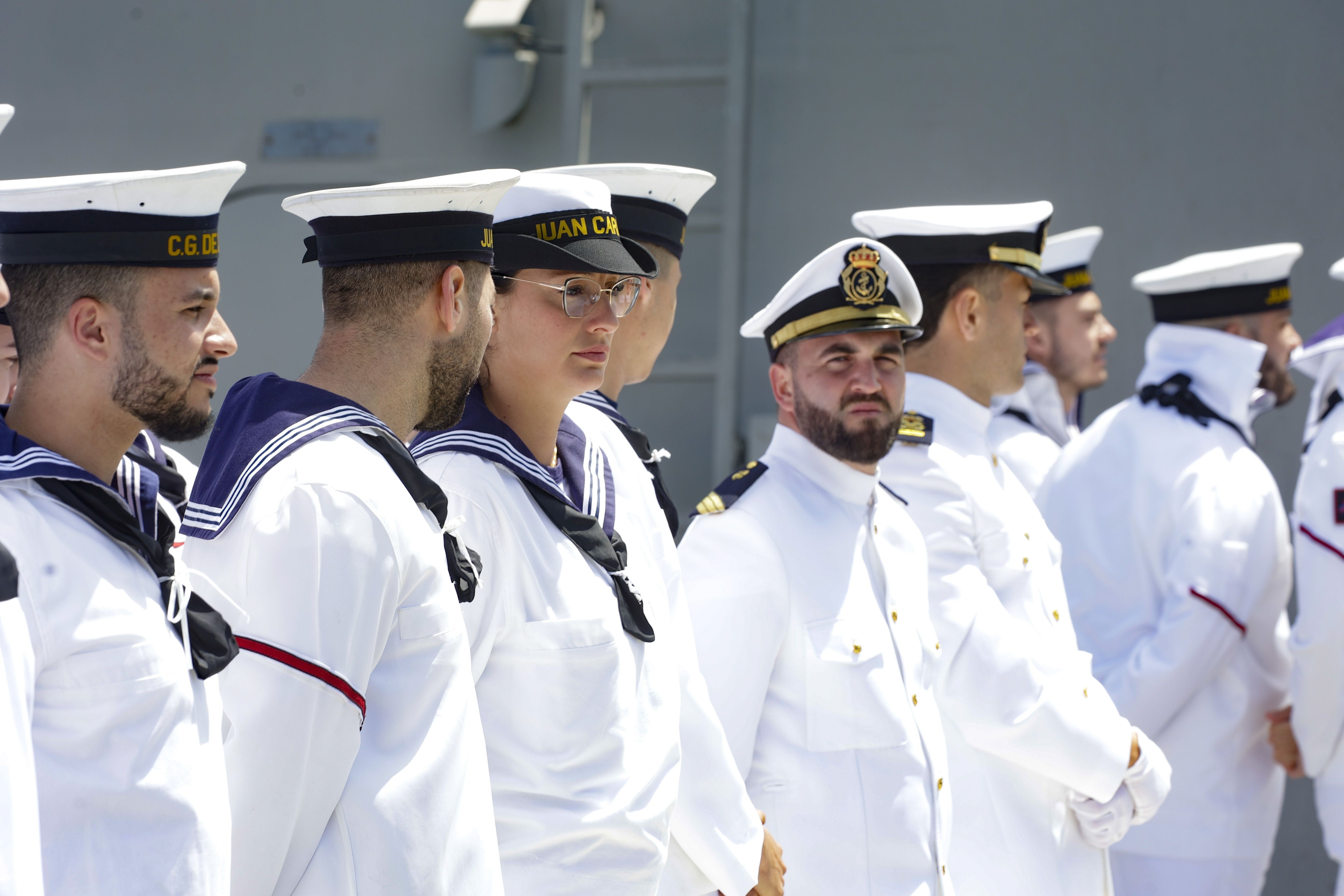 A bordo del buque insignia de la Armada durante la exhibición militar en Gijón