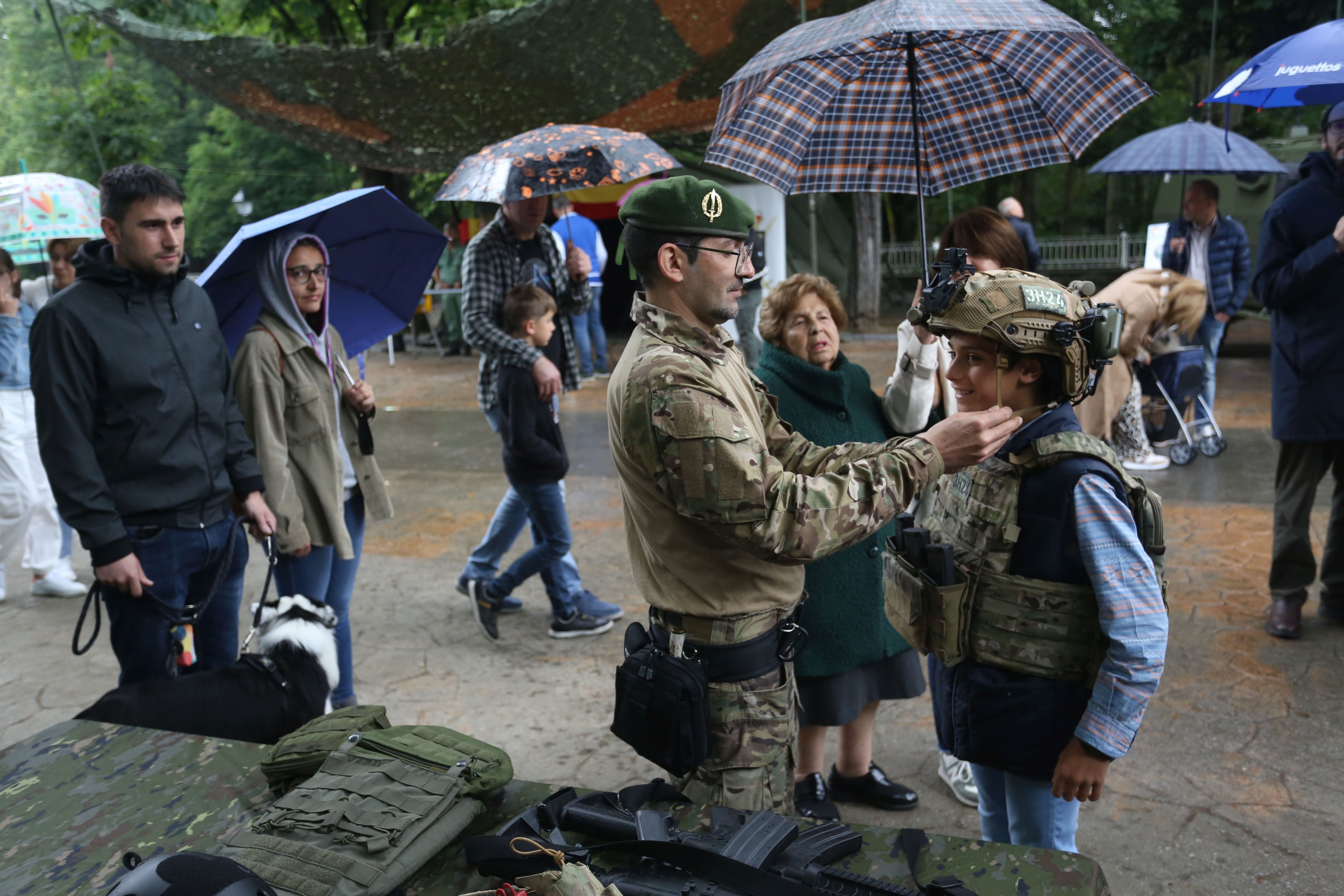 Última oportunidad para conocer a los militares de cerca en Oviedo