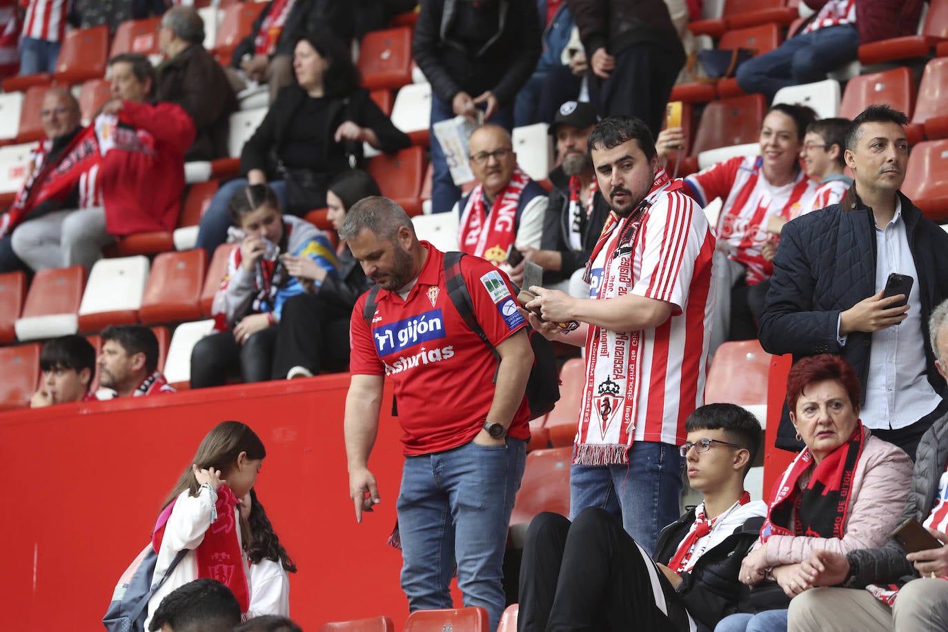 ¿Estuviste en El Molinón en el Sporting - Eibar? ¡Búscate!