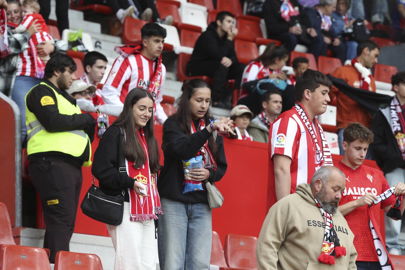 ¿Estuviste en El Molinón en el Sporting - Eibar? ¡Búscate!