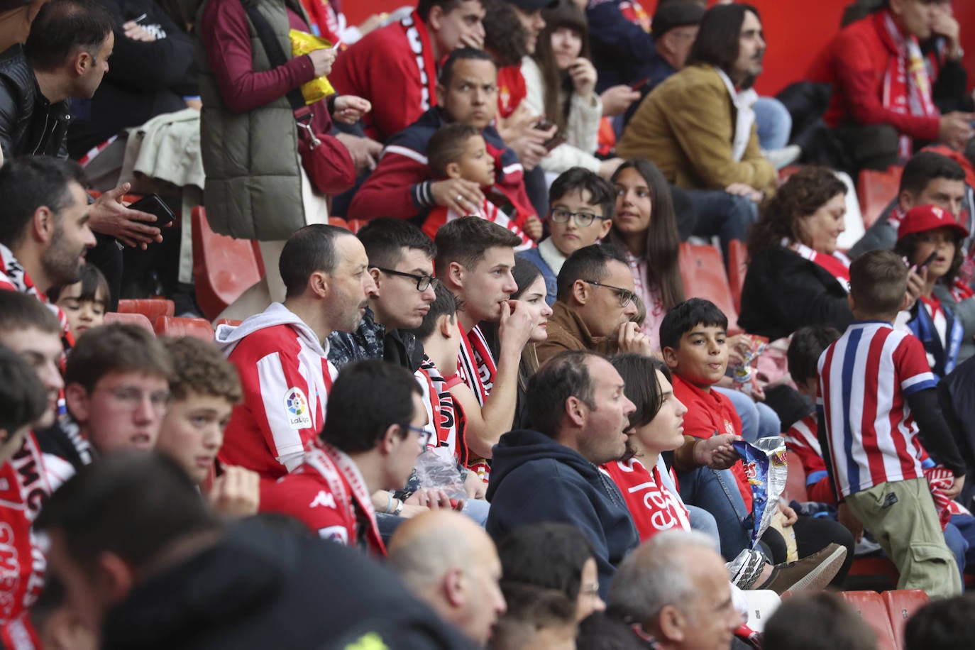 ¿Estuviste en El Molinón en el Sporting - Eibar? ¡Búscate!