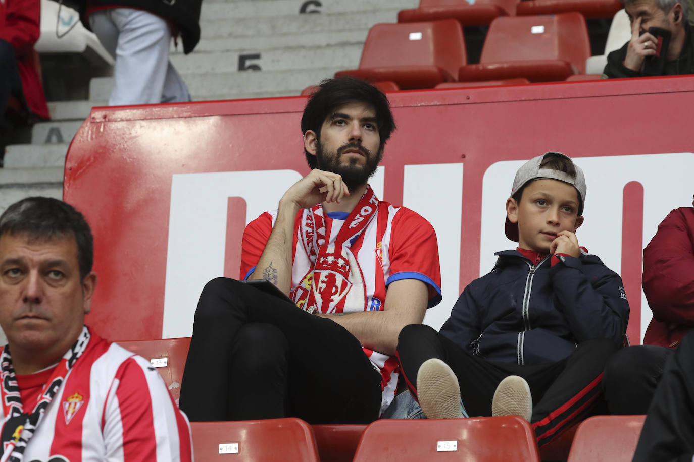 ¿Estuviste en El Molinón en el Sporting - Eibar? ¡Búscate!