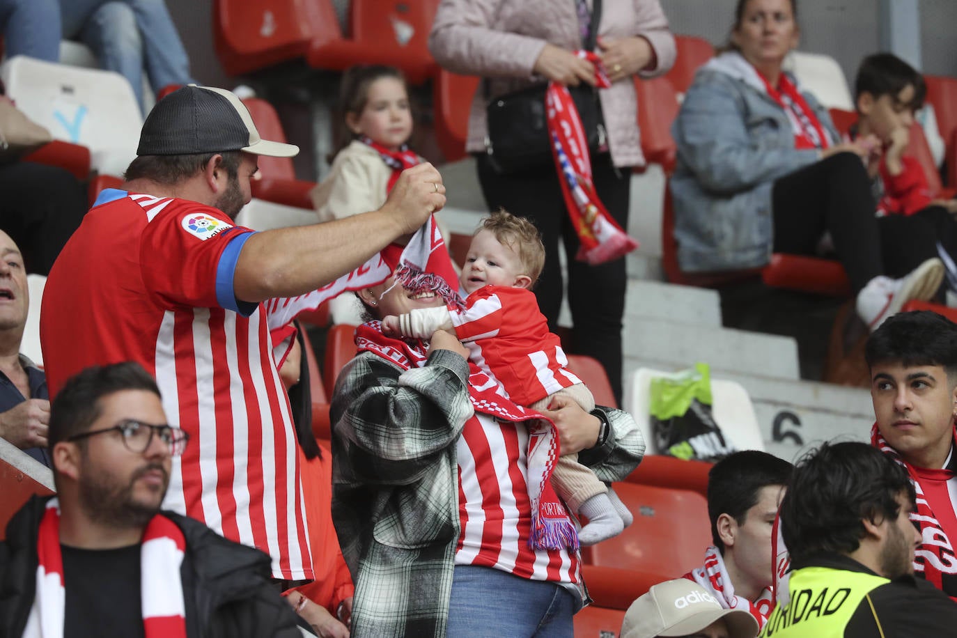¿Estuviste en El Molinón en el Sporting - Eibar? ¡Búscate!