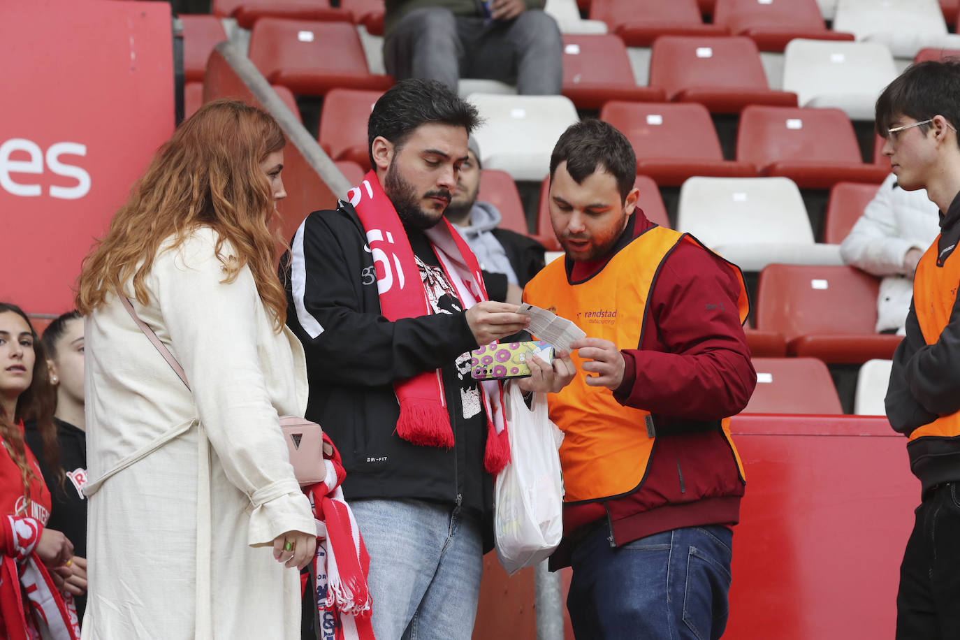 ¿Estuviste en El Molinón en el Sporting - Eibar? ¡Búscate!