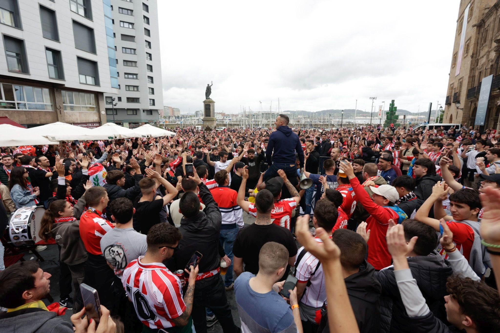 La &#039;Mareona&#039; toma Gijón