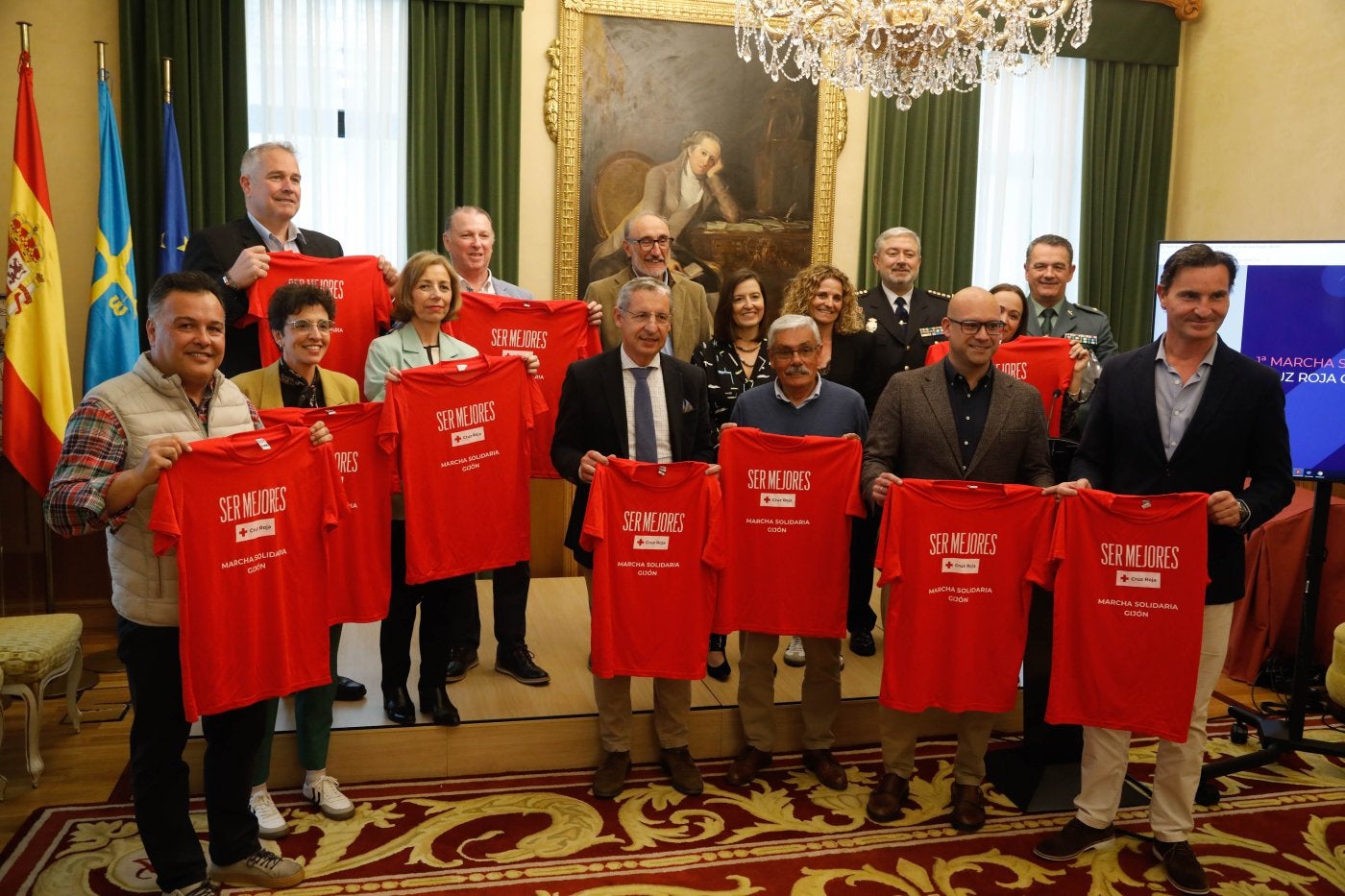 Cruz Roja presentó su marcha solidaria en el Consistorio, apoyada por los ediles y la Policía Nacional.