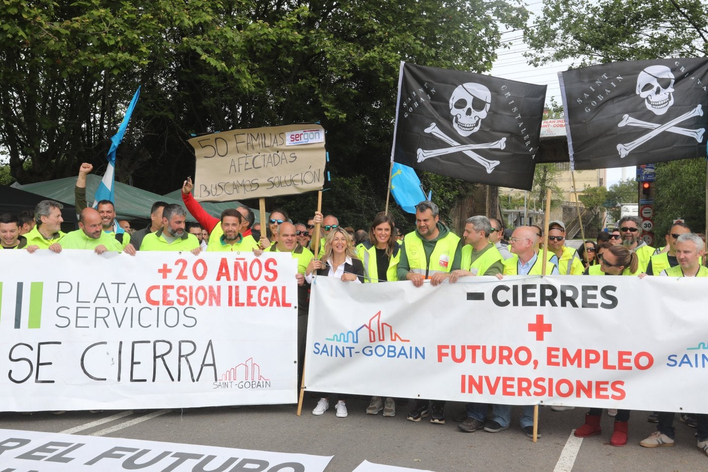 La plantilla de las contratas se rebela contra el acuerdo en Saint-Gobain: «Nos echan a la calle»