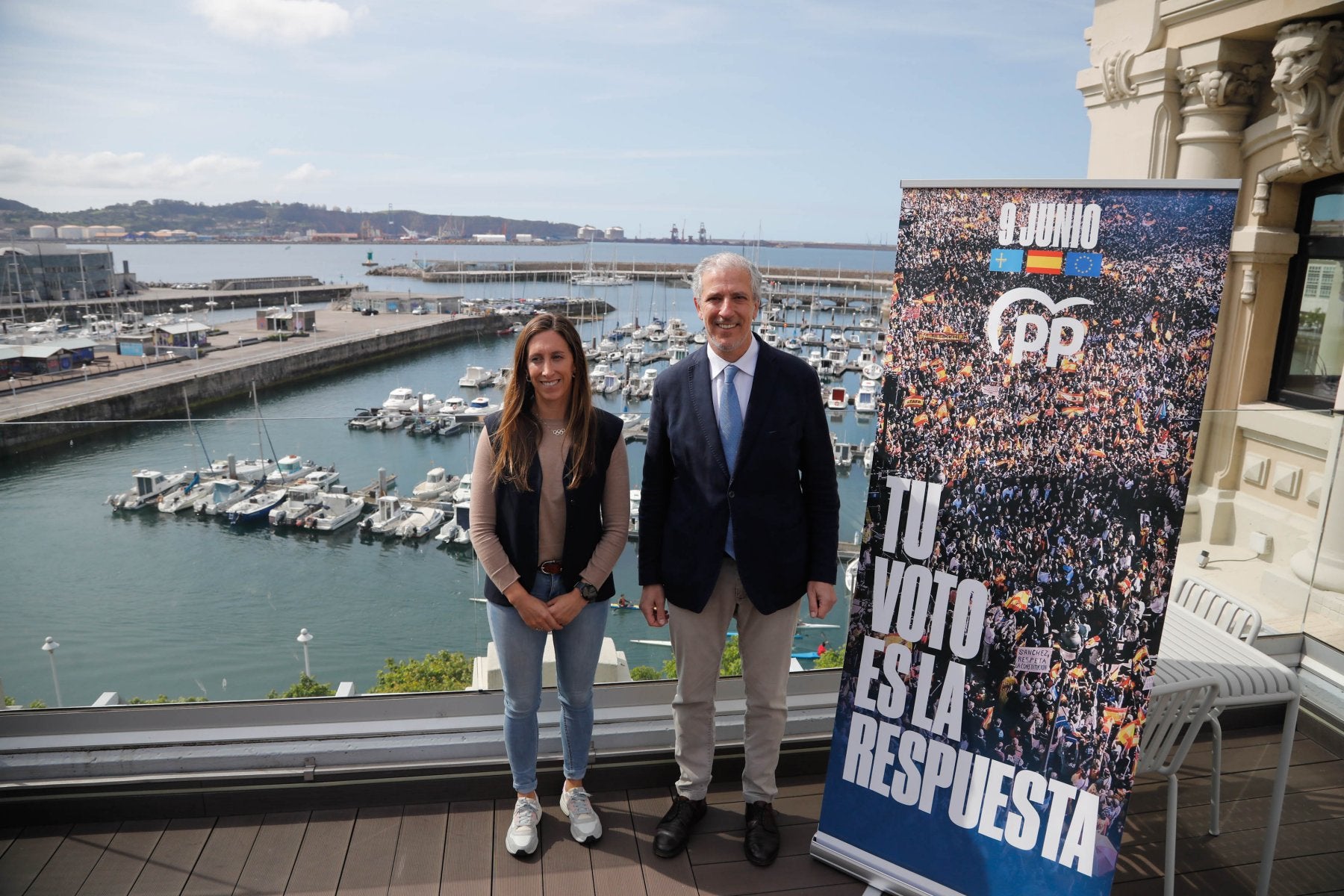 Ángela Pumariega y Pablo Arias, ayer, en Gijón.
