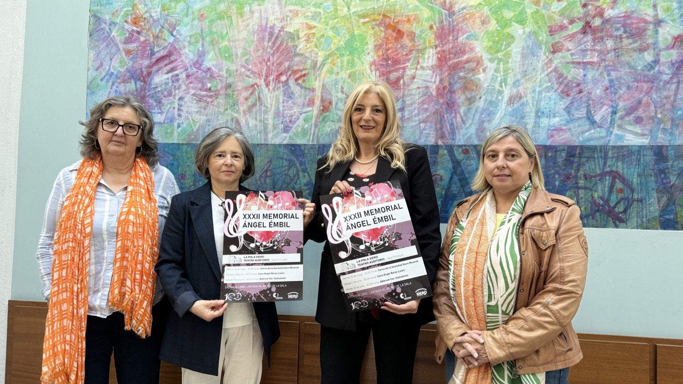 Maite Martínez y Ana Elena Suárez, de Siero Músical; la edil Aurora Cienfuegos, y María Isabel González, directora de la Fundación.