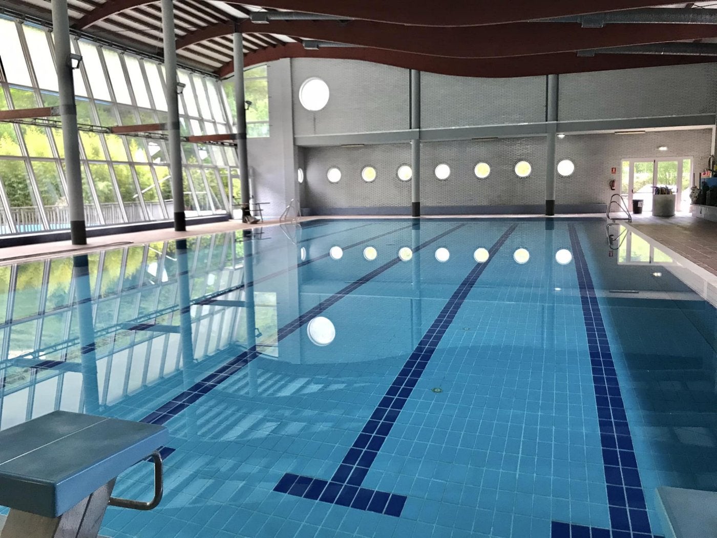 El vaso de la piscina cubierta, preparado para la reapertura.