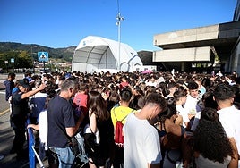 La carpa de La Ería en la explanada del Carlos Tartiere.