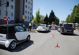 Control policial en Gijón con motivo de la fuga del preso.