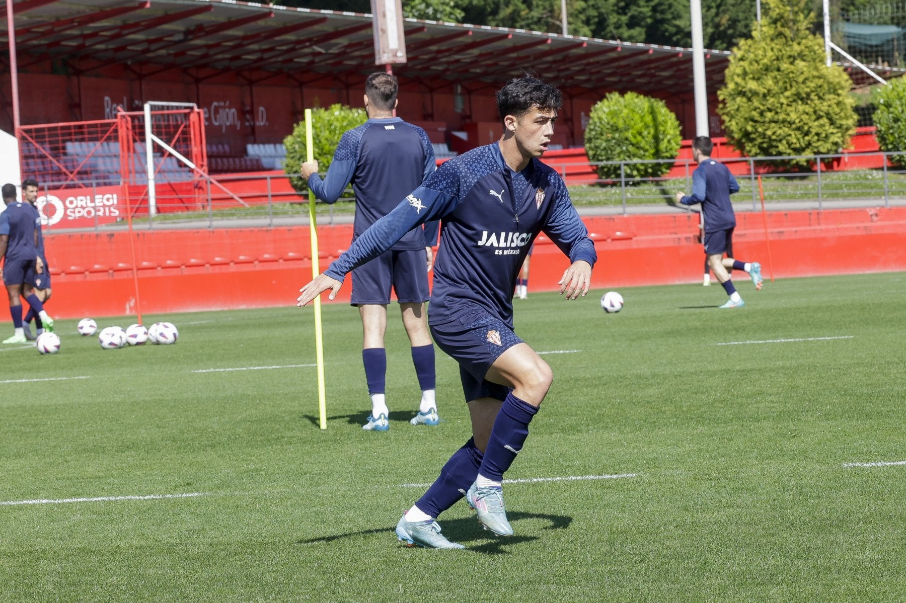 Nacho Méndez, única baja en el entrenamiento rojiblanco